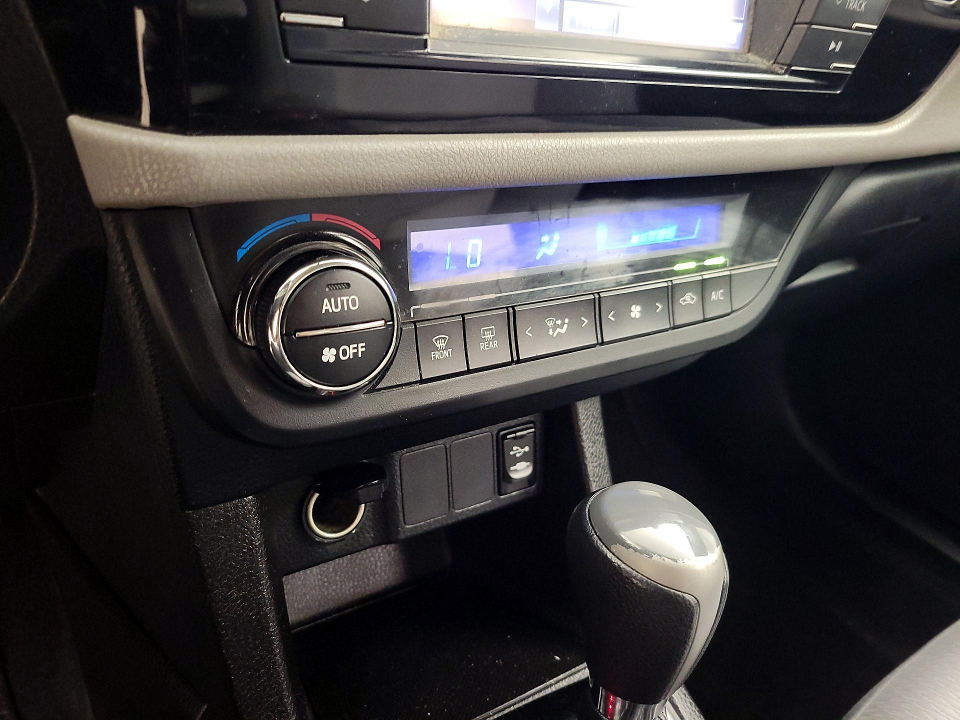 Thumbnail: 2014 Toyota Corolla - 16