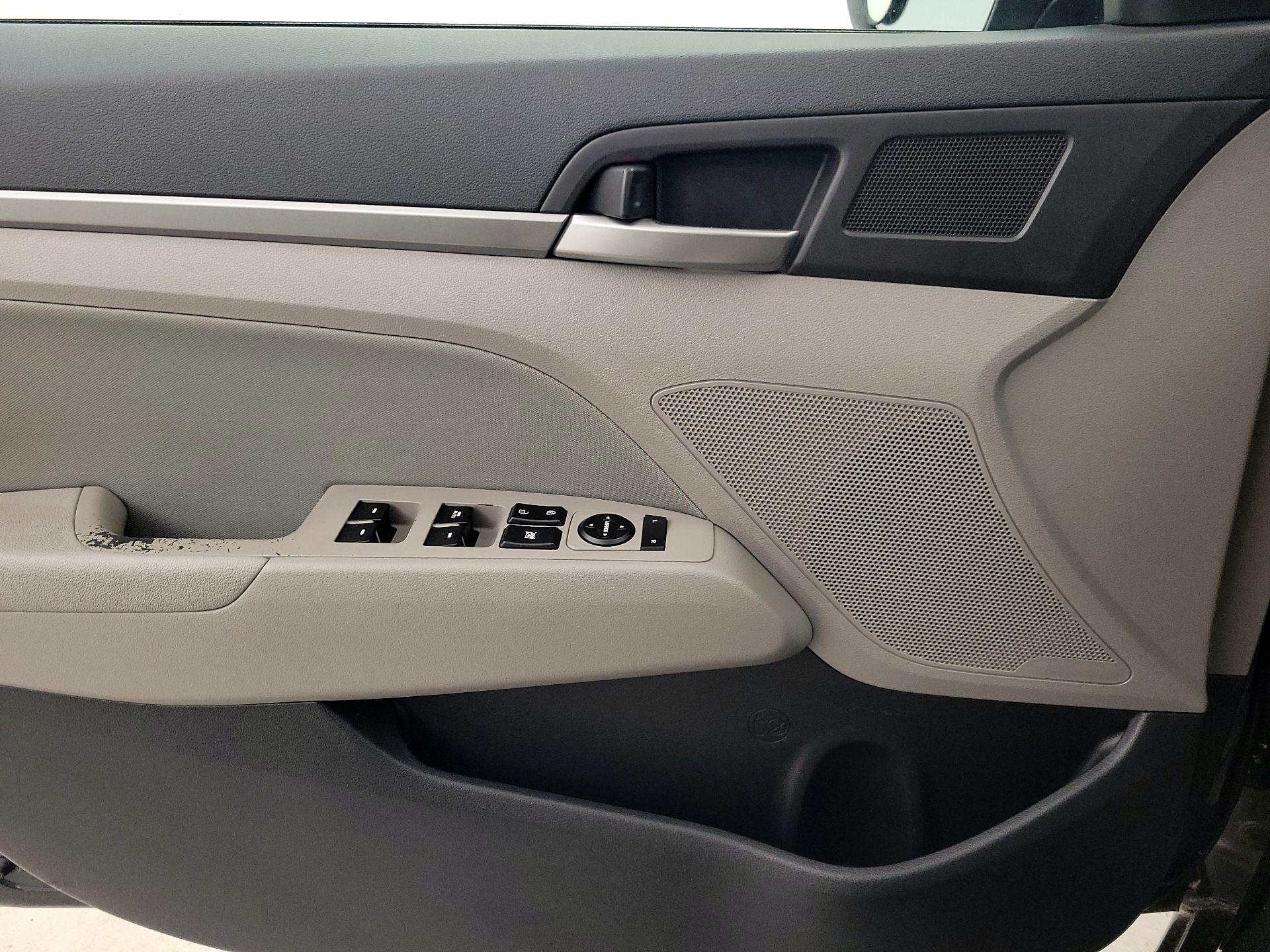 Thumbnail: 2017 Hyundai Elantra - 12