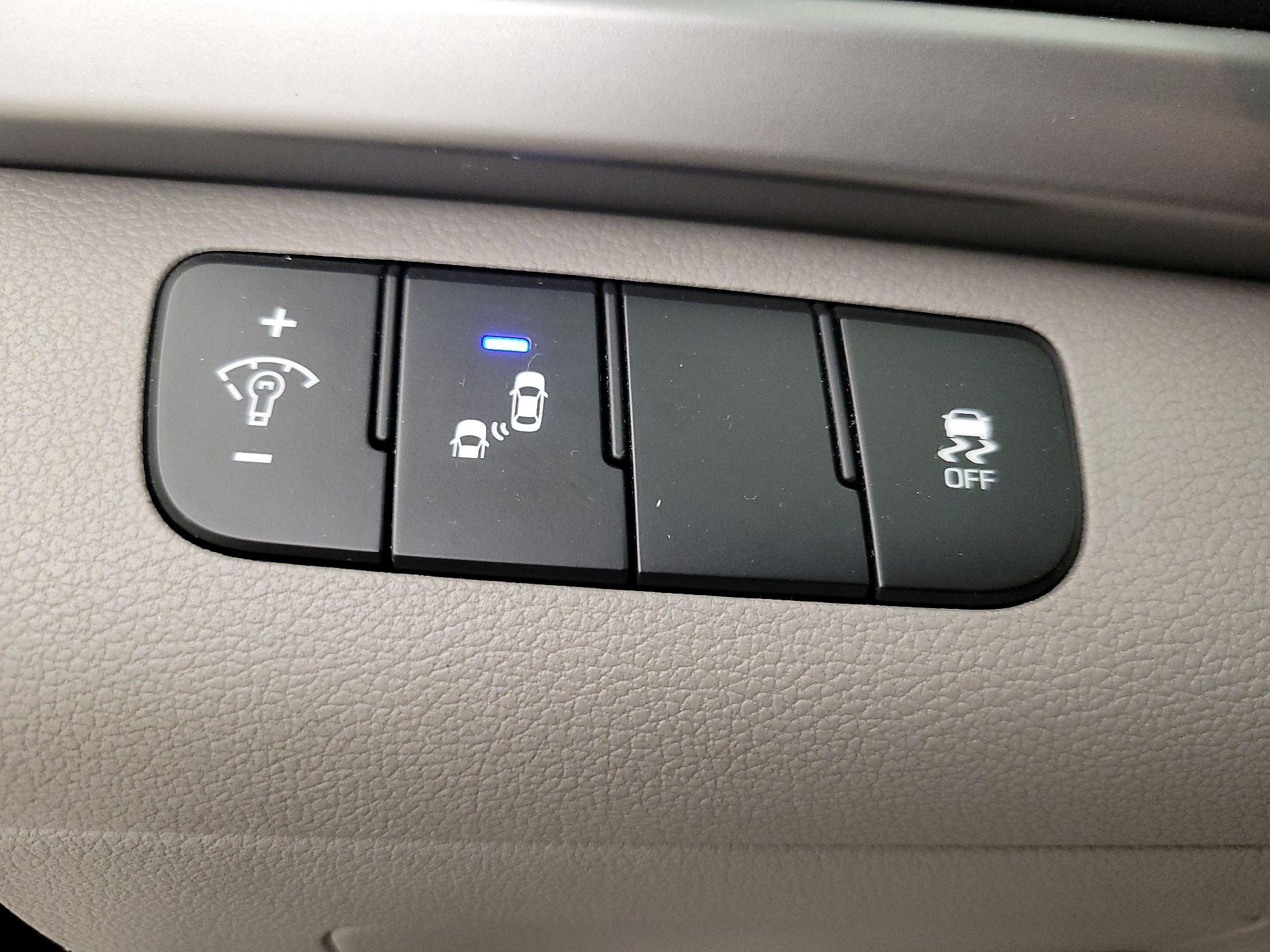 Thumbnail: 2017 Hyundai Elantra - 13