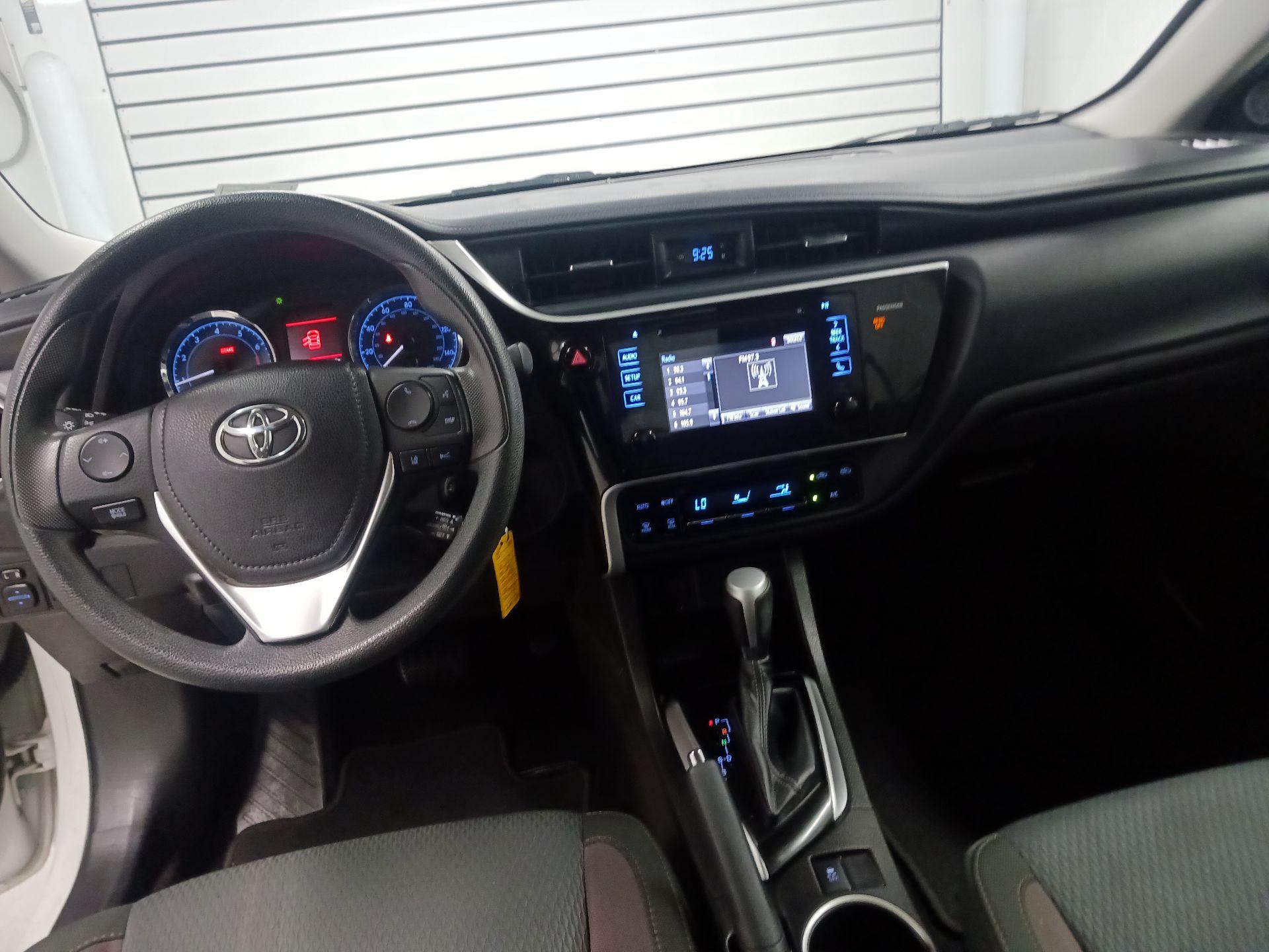 Thumbnail: 2017 Toyota Corolla - 9