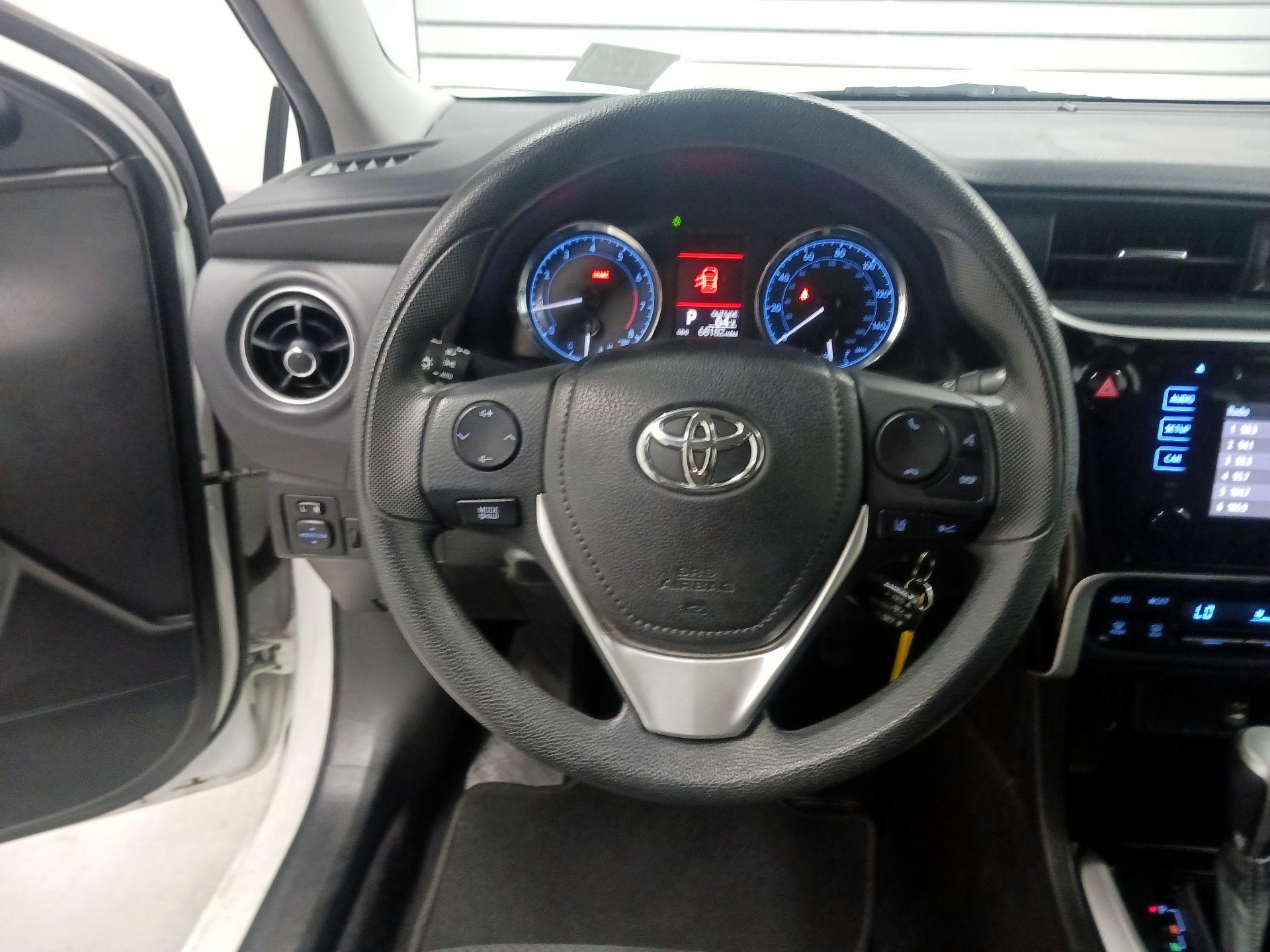 Thumbnail: 2017 Toyota Corolla - 10