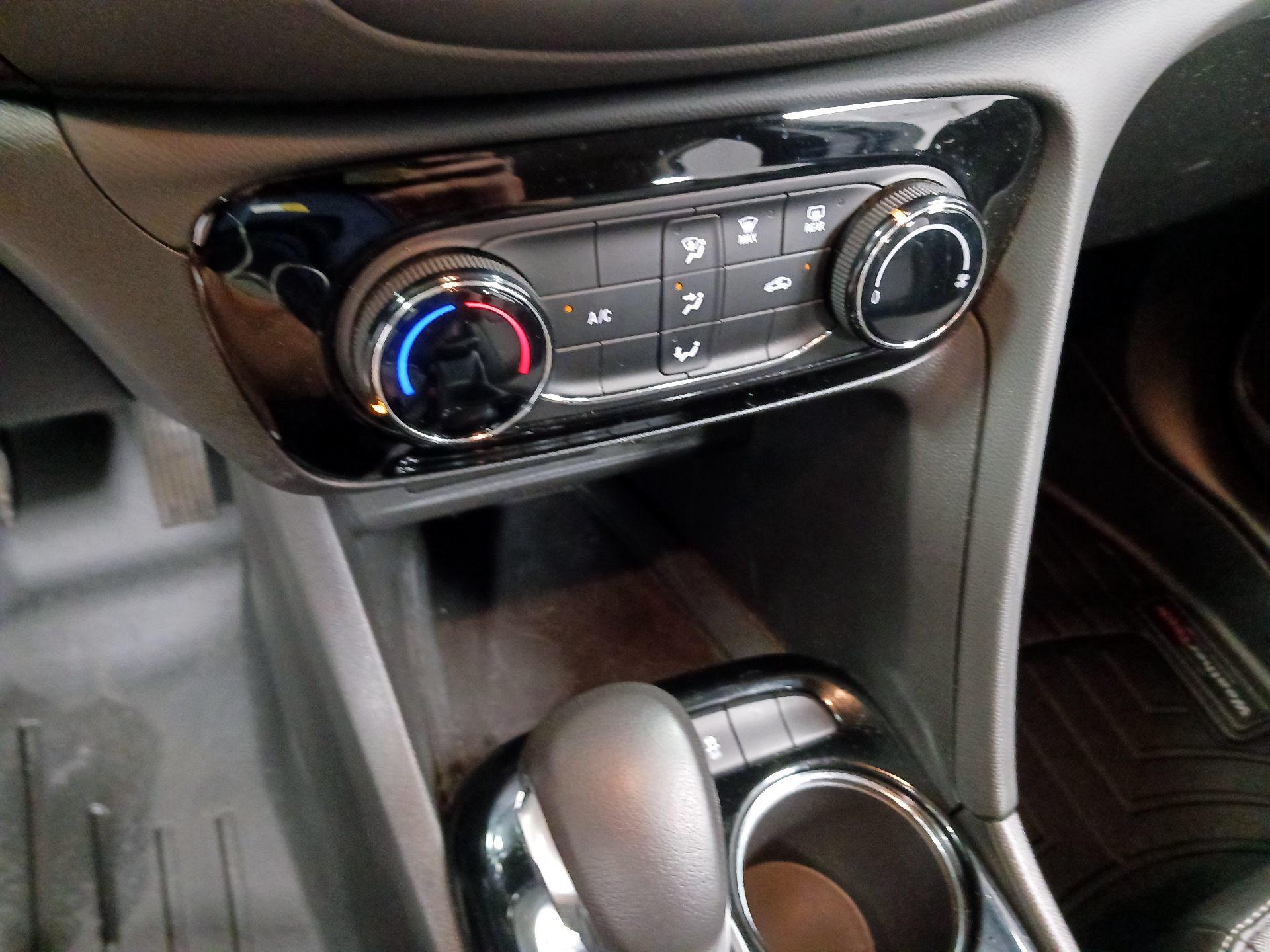 Thumbnail: 2022 Buick Encore GX - 15