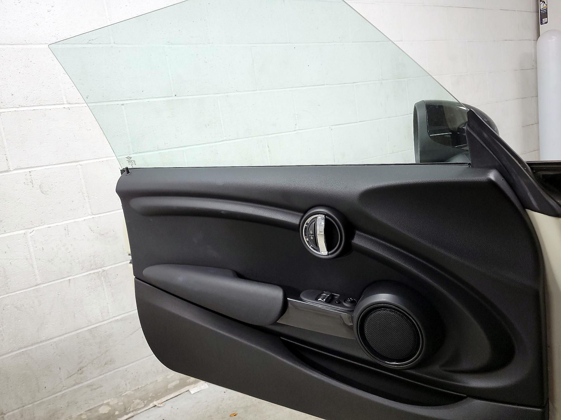 Thumbnail: 2017 MINI Cooper Hardtop - 12