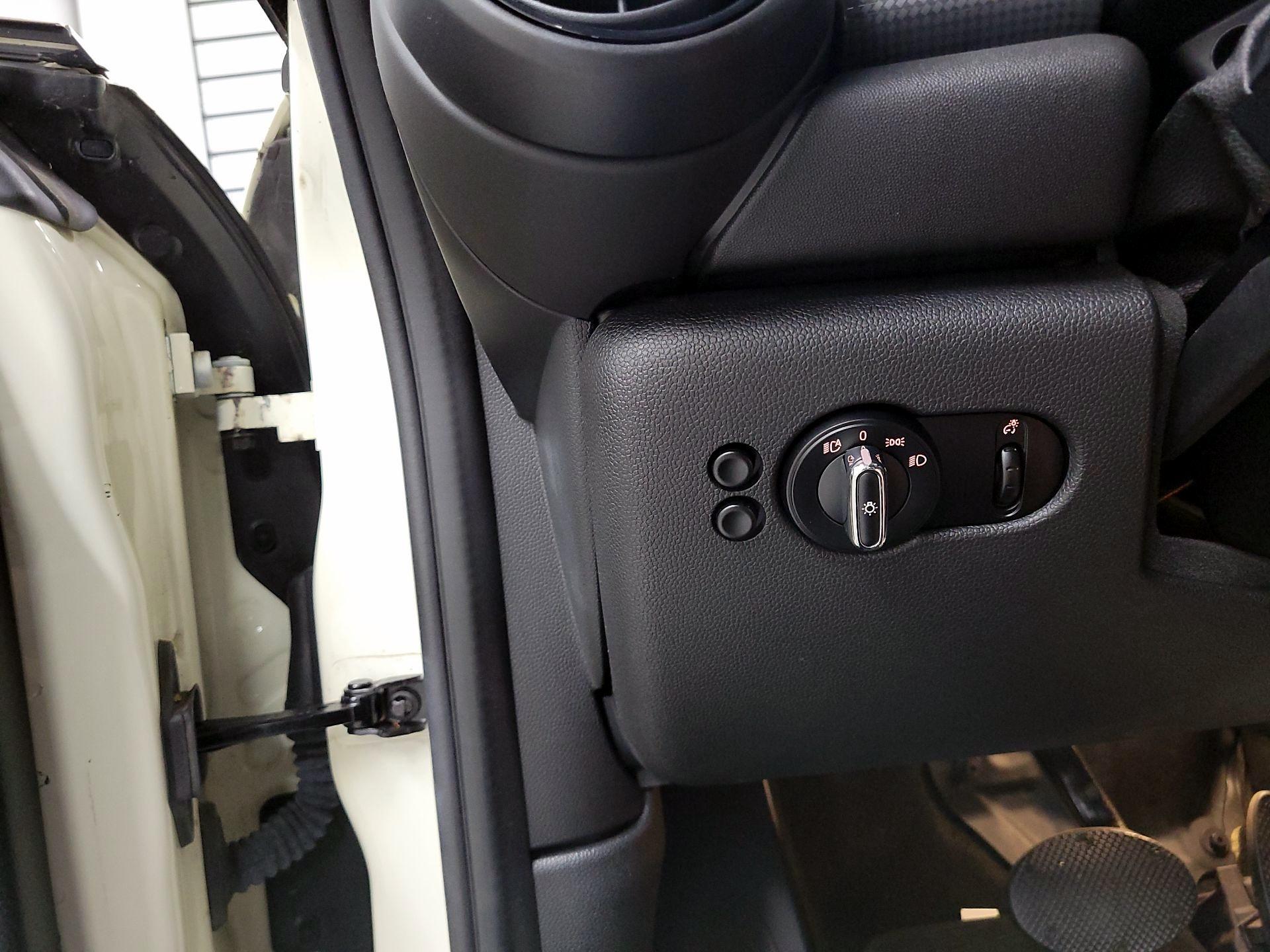 Thumbnail: 2017 MINI Cooper Hardtop - 13