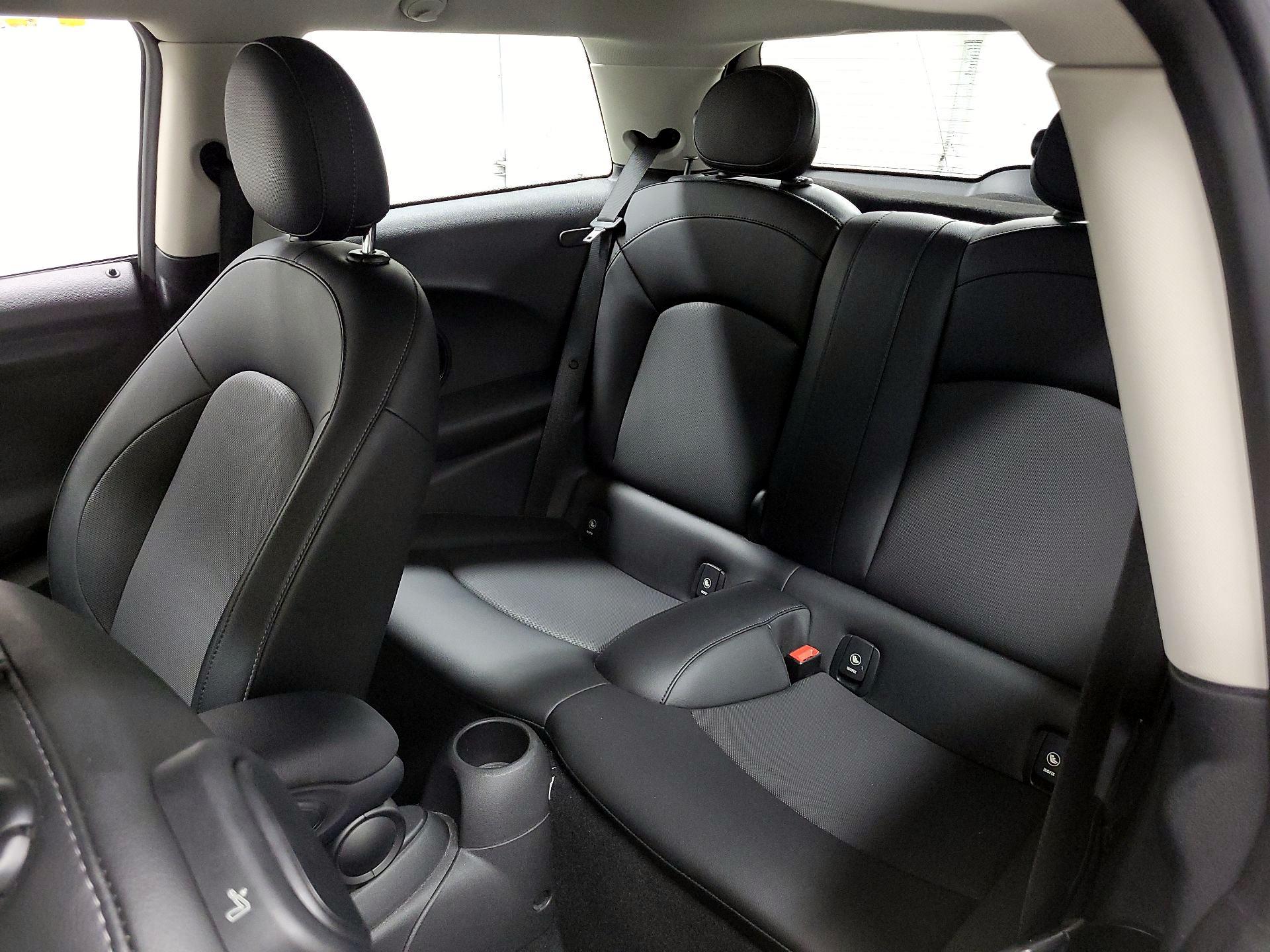 Thumbnail: 2017 MINI Cooper Hardtop - 18