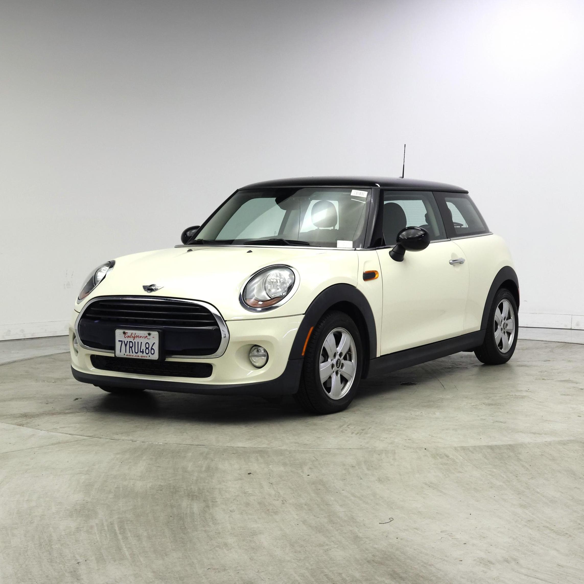 Thumbnail: 2017 MINI Cooper Hardtop - 4