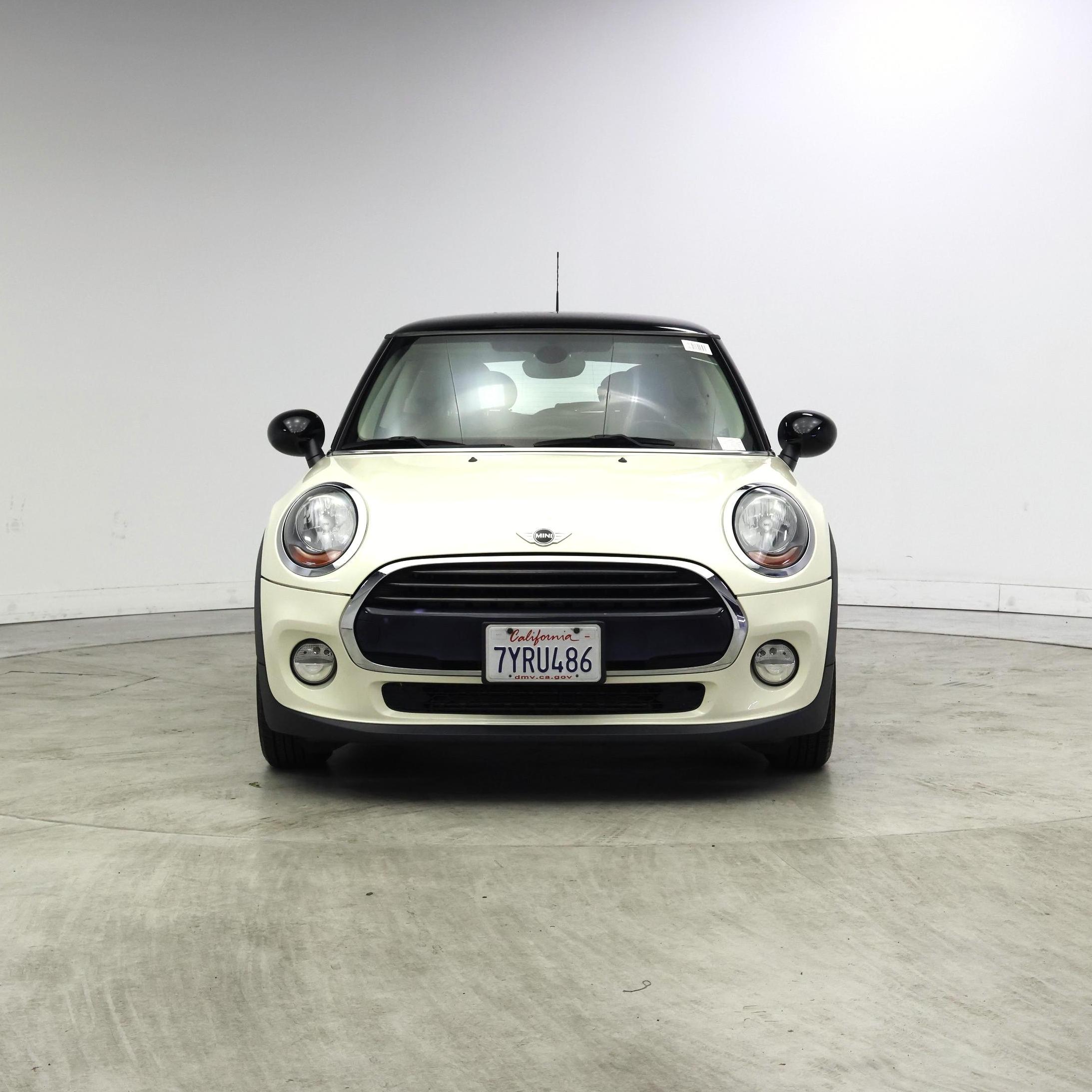 Thumbnail: 2017 MINI Cooper Hardtop - 5