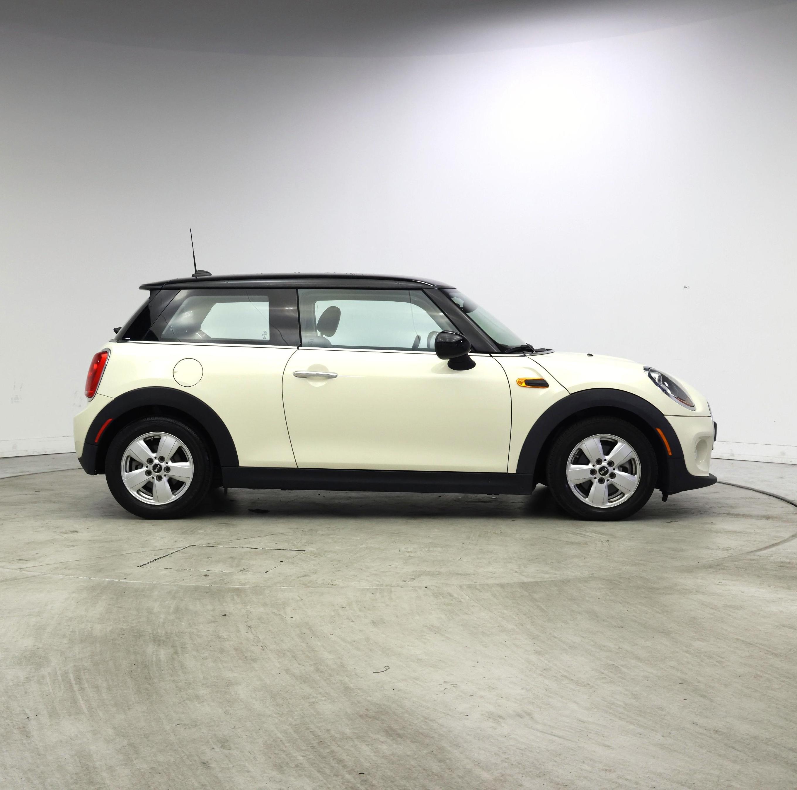 Thumbnail: 2017 MINI Cooper Hardtop - 7