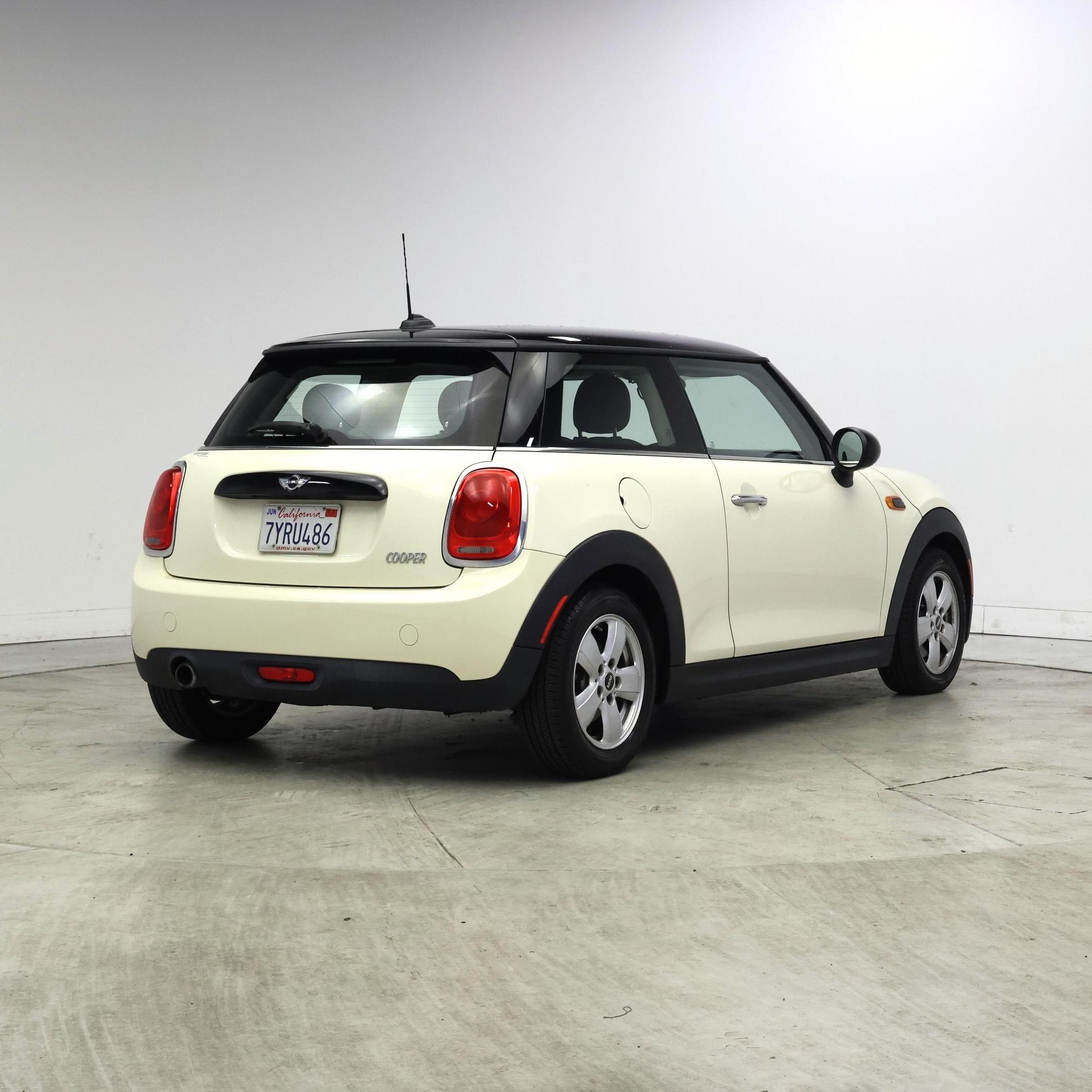 Thumbnail: 2017 MINI Cooper Hardtop - 8