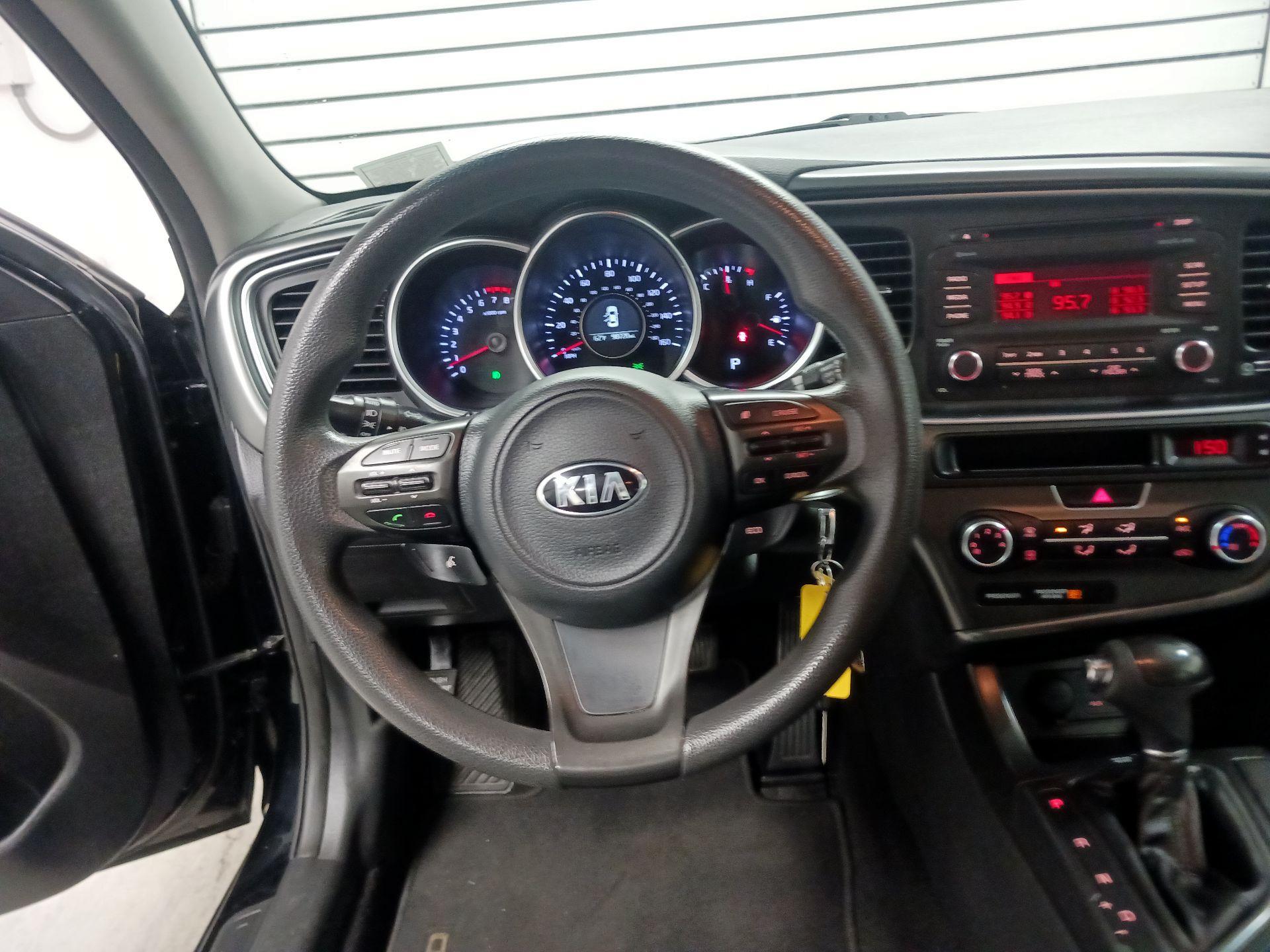 Thumbnail: 2015 Kia Optima - 10