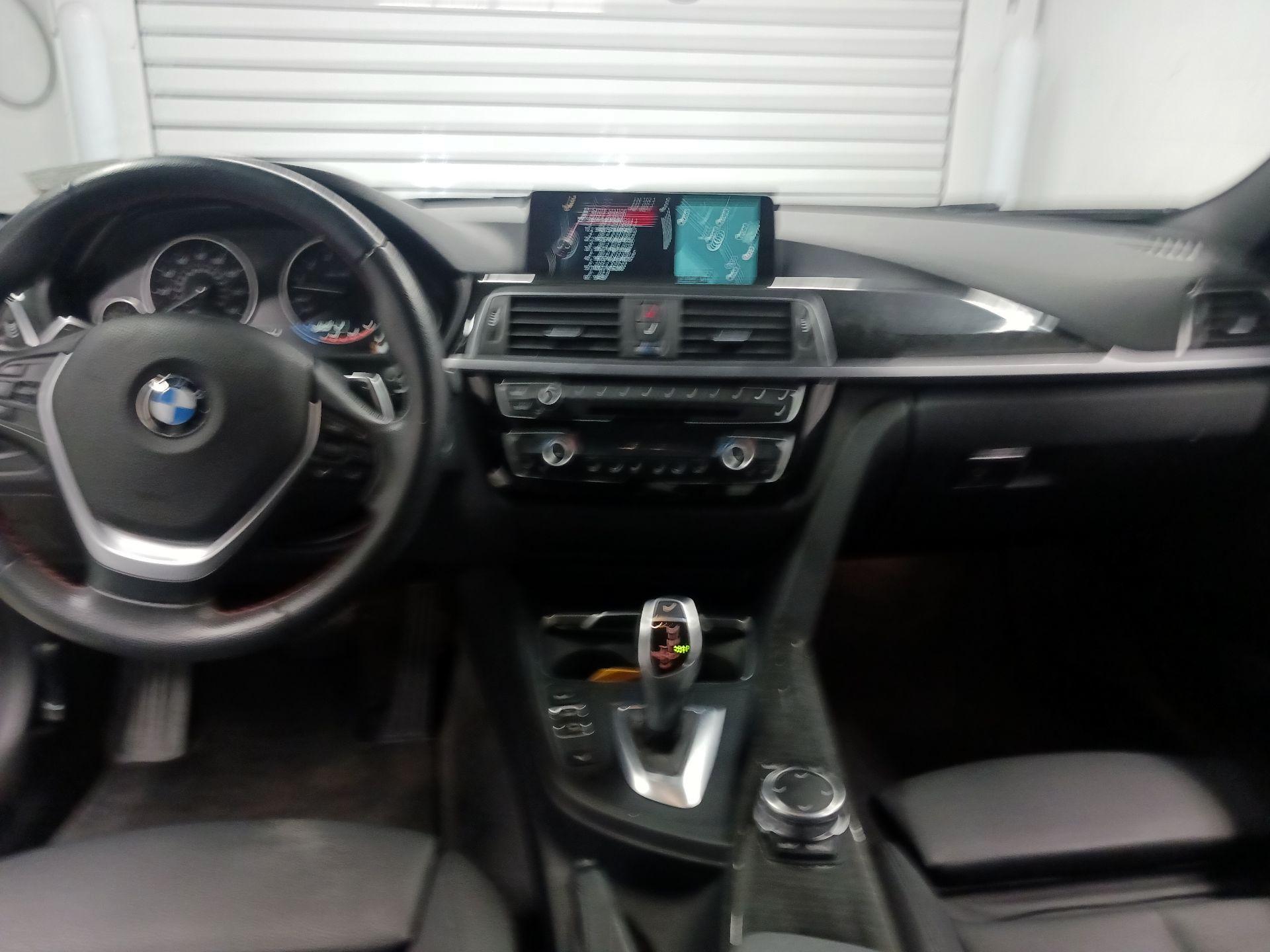 Thumbnail: 2016 BMW 3 Series - 9