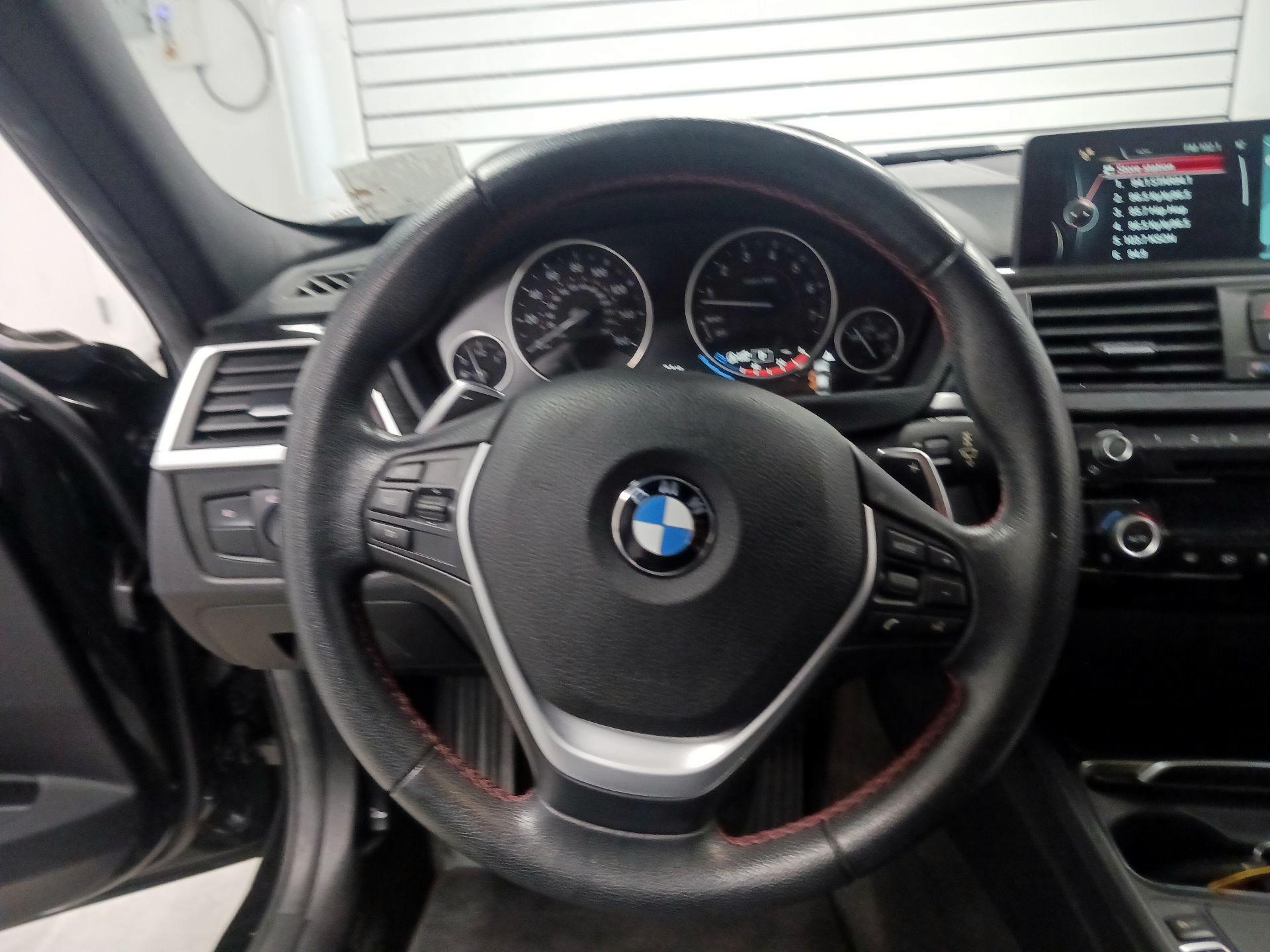 Thumbnail: 2016 BMW 3 Series - 10