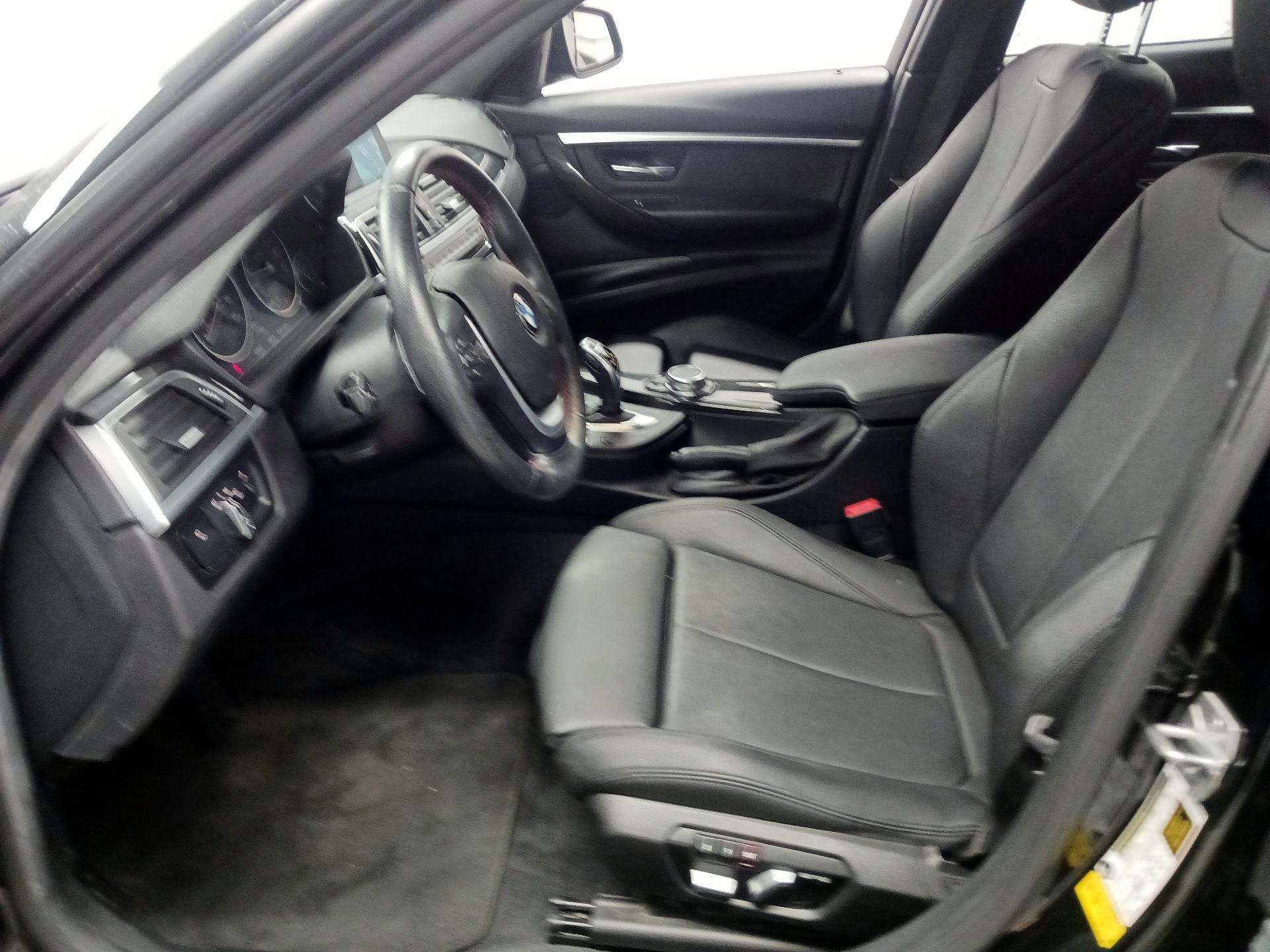 Thumbnail: 2016 BMW 3 Series - 11