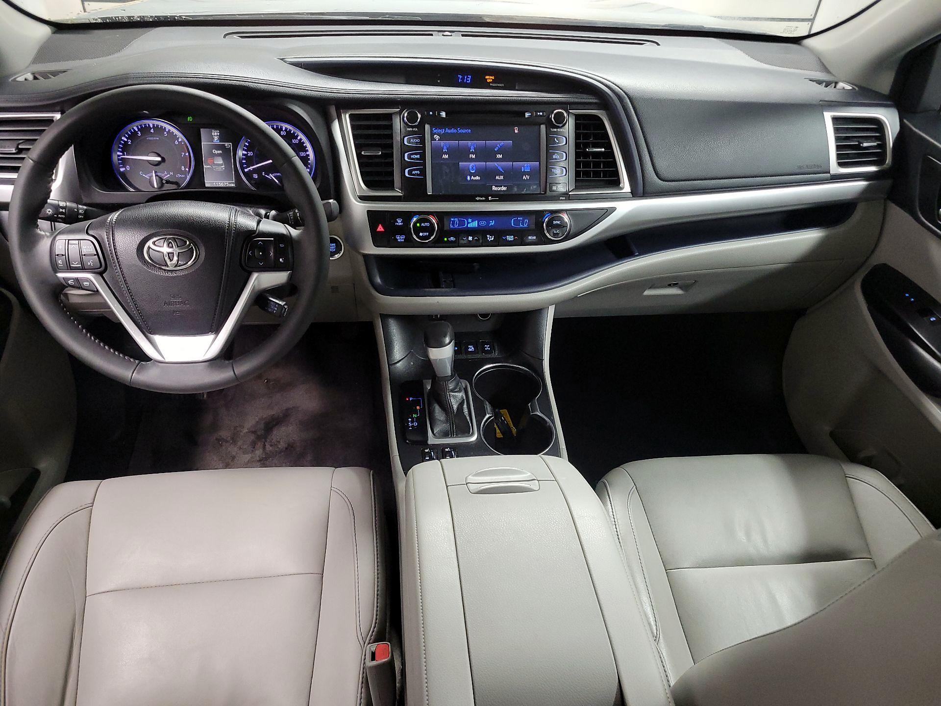 Thumbnail: 2014 Toyota Highlander - 9