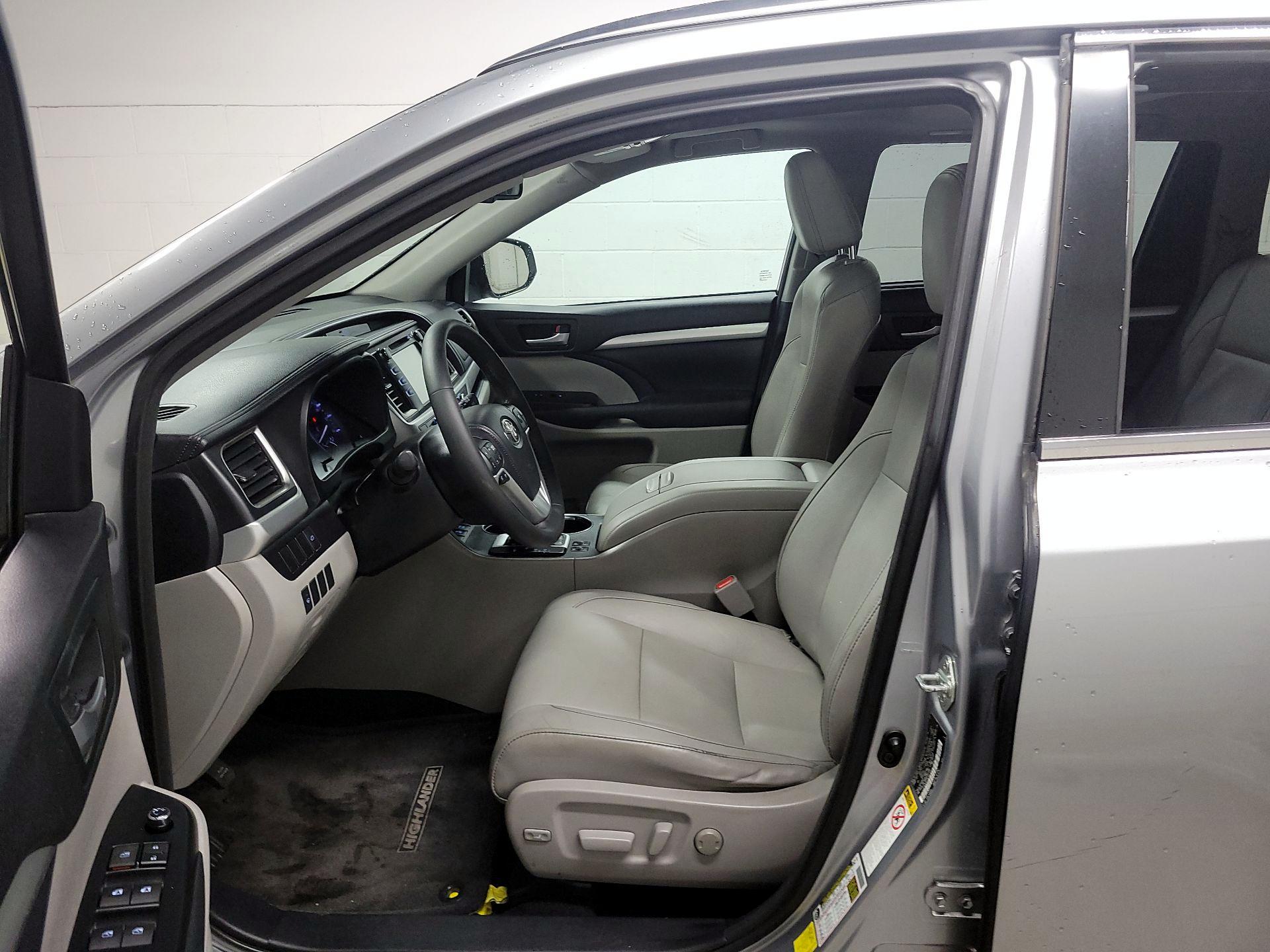 Thumbnail: 2014 Toyota Highlander - 11