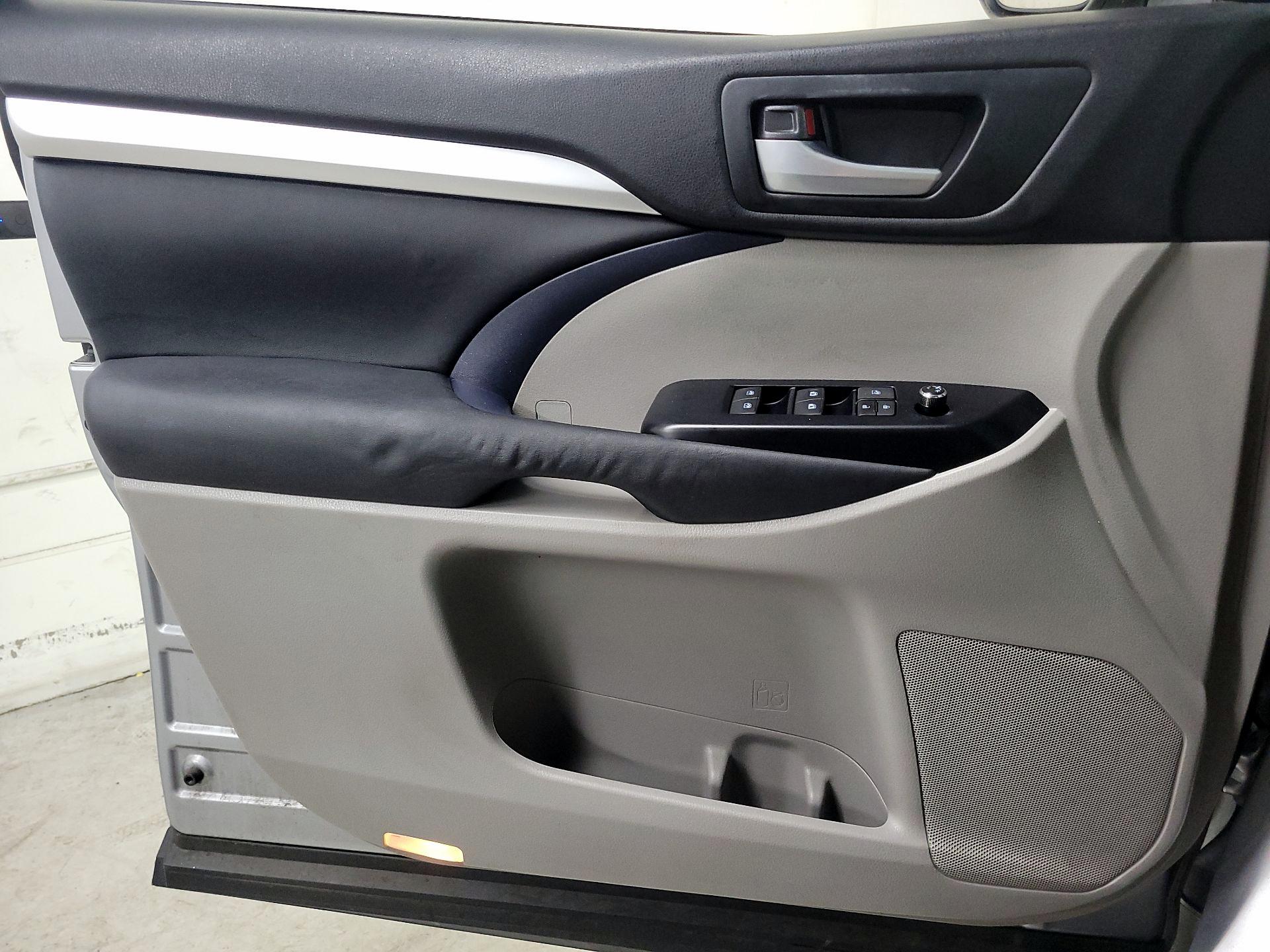 Thumbnail: 2014 Toyota Highlander - 12