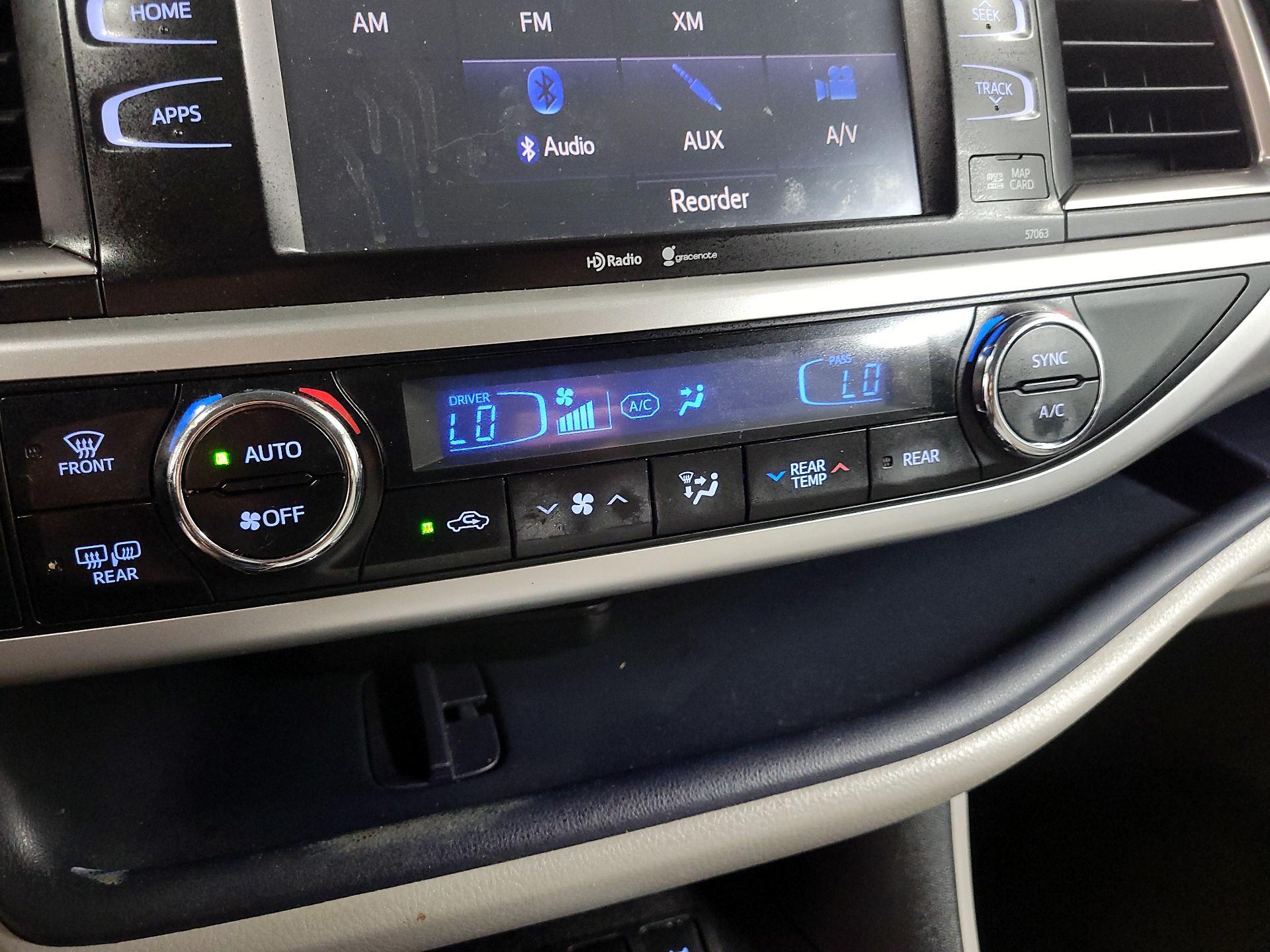 Thumbnail: 2014 Toyota Highlander - 14