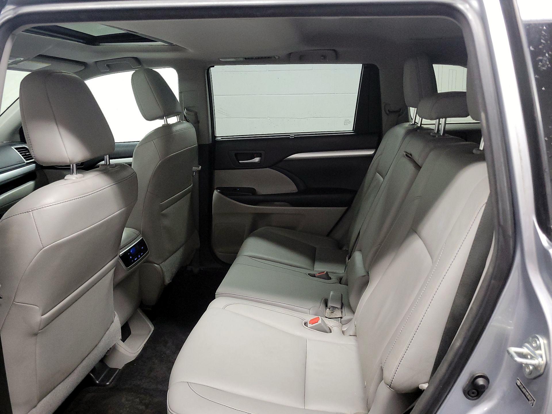Thumbnail: 2014 Toyota Highlander - 16