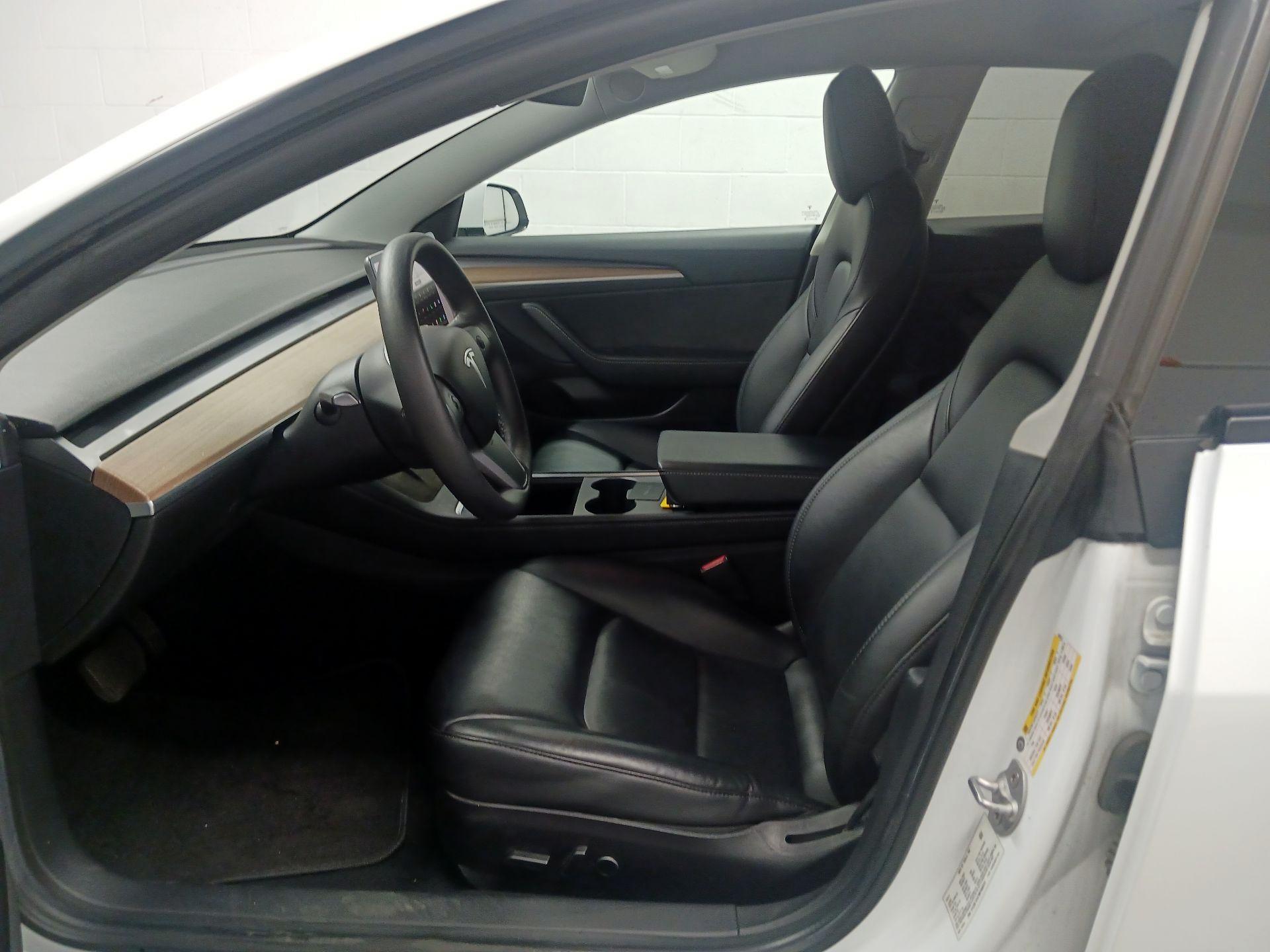 Thumbnail: 2021 Tesla Model 3 - 11