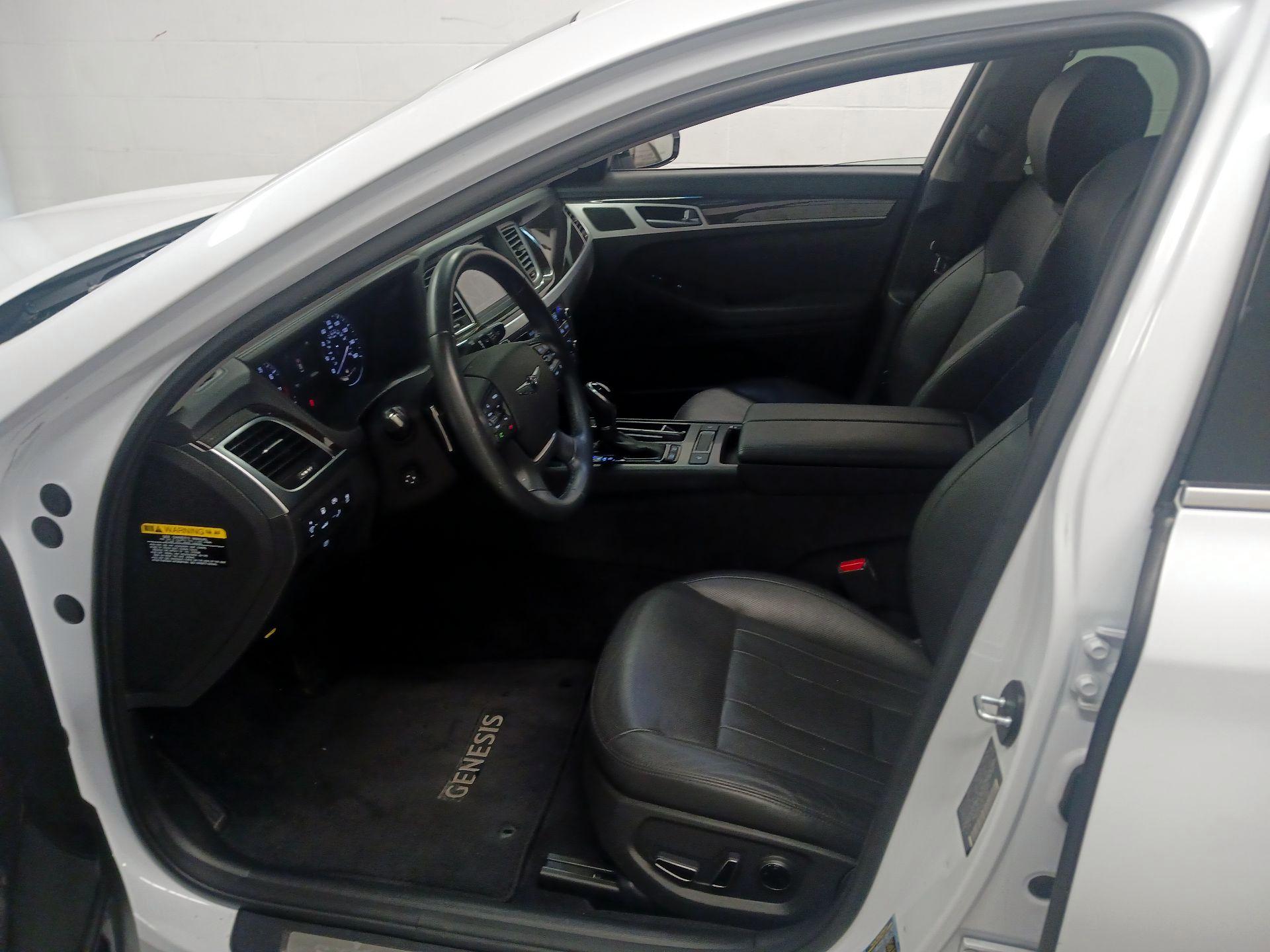 Thumbnail: 2017 Genesis G80 - 11