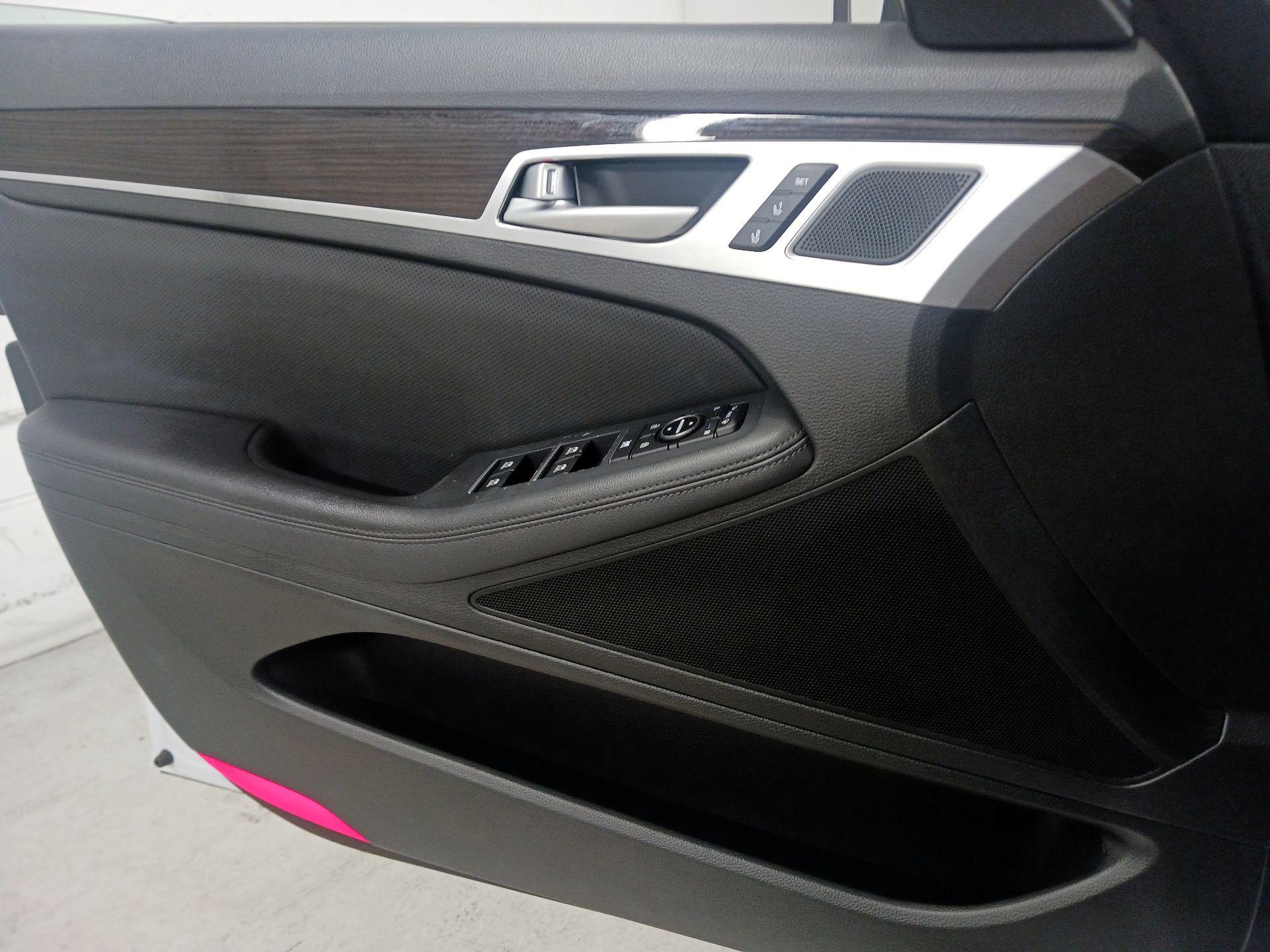 Thumbnail: 2017 Genesis G80 - 12