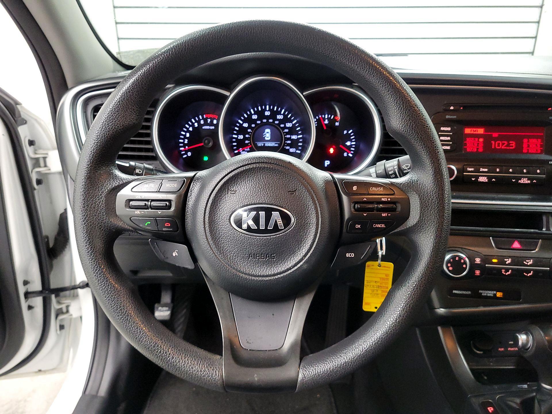 Thumbnail: 2015 Kia Optima - 10