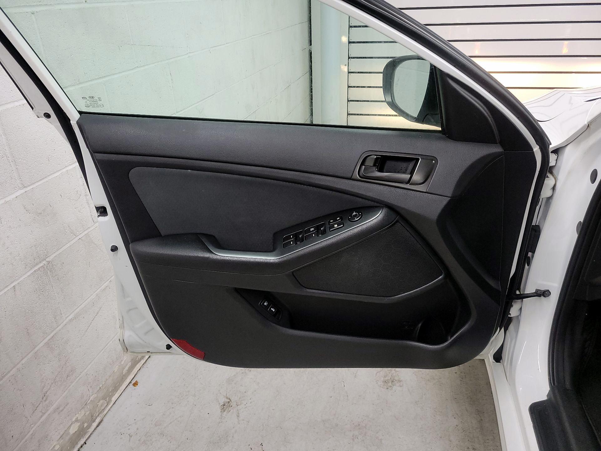 Thumbnail: 2015 Kia Optima - 12