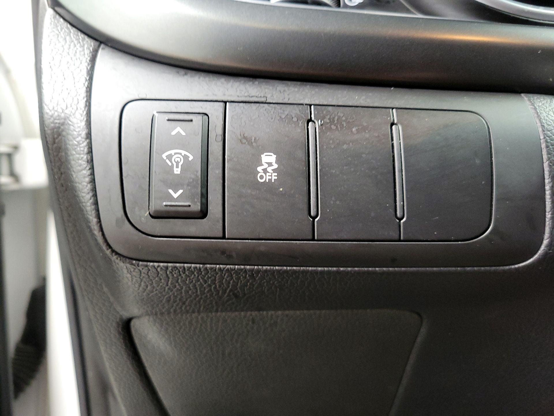 Thumbnail: 2015 Kia Optima - 13