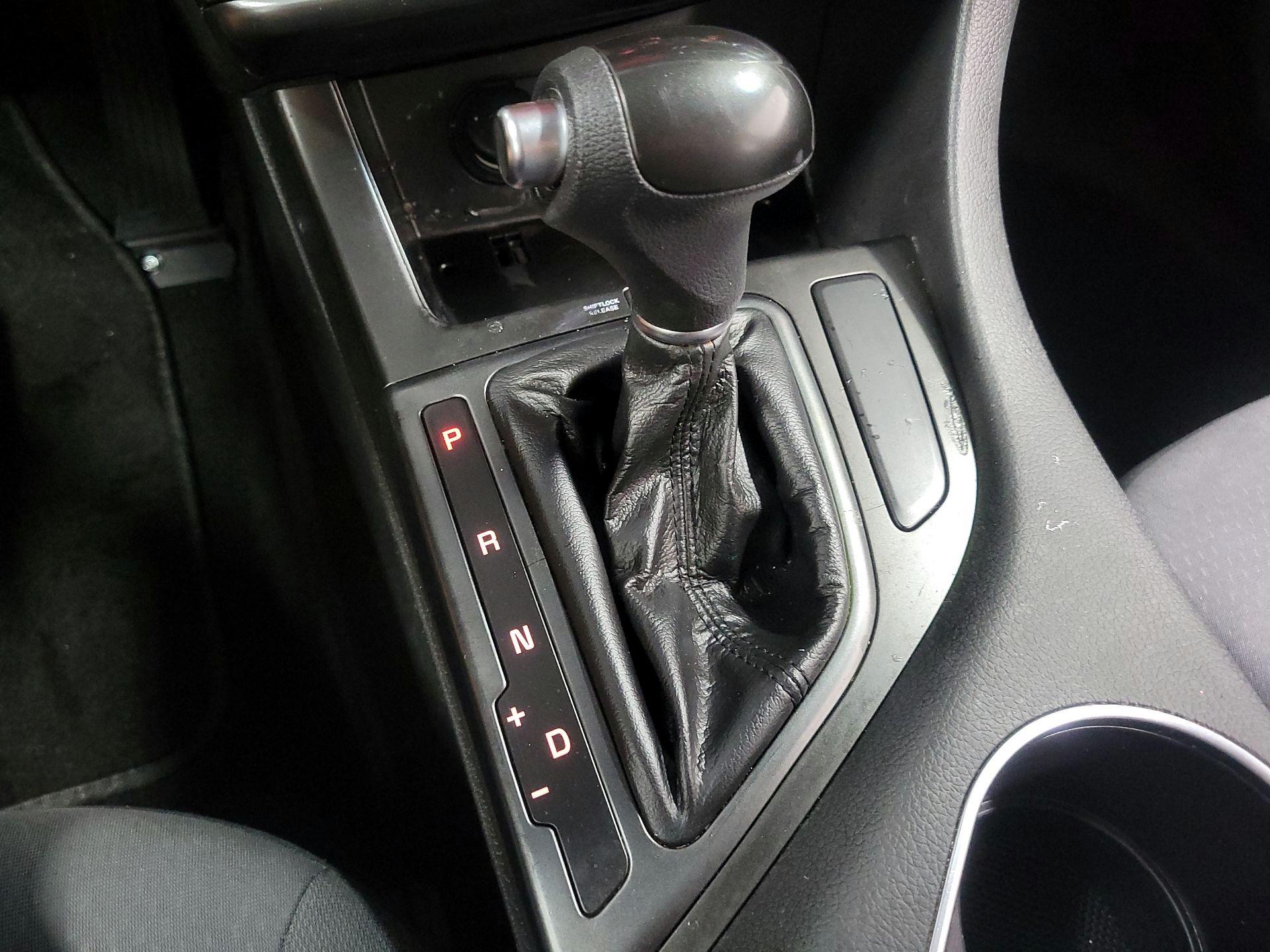 Thumbnail: 2015 Kia Optima - 16