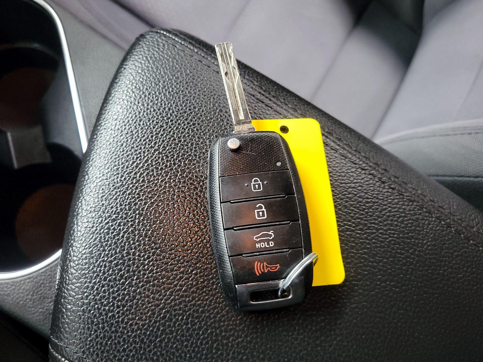 Thumbnail: 2015 Kia Optima - 20