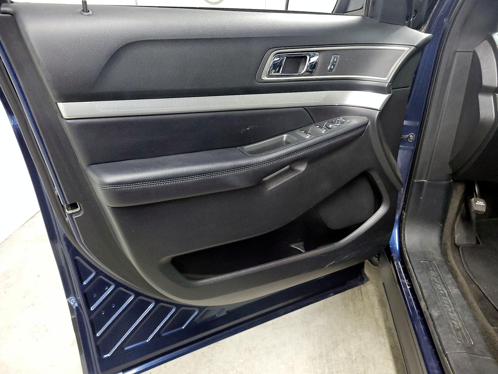 Thumbnail: 2017 Ford Explorer - 12