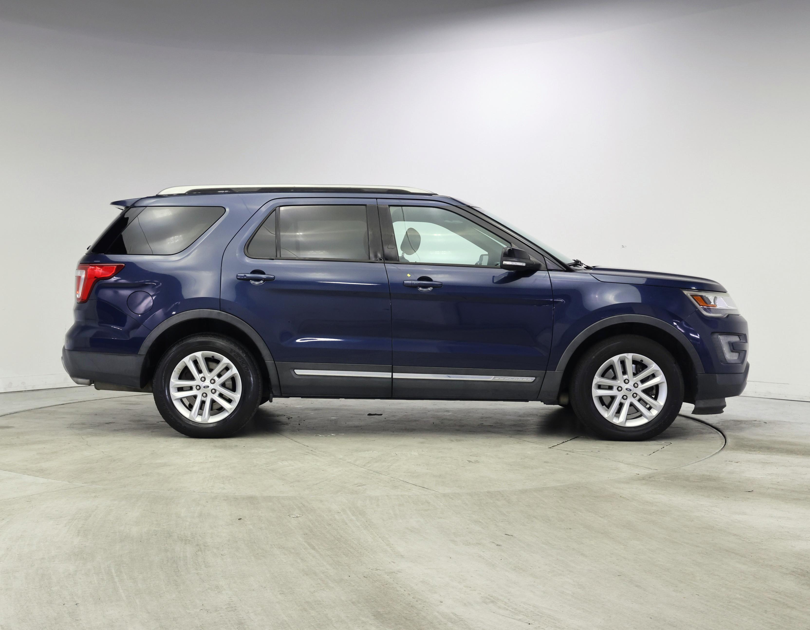 Thumbnail: 2017 Ford Explorer - 7