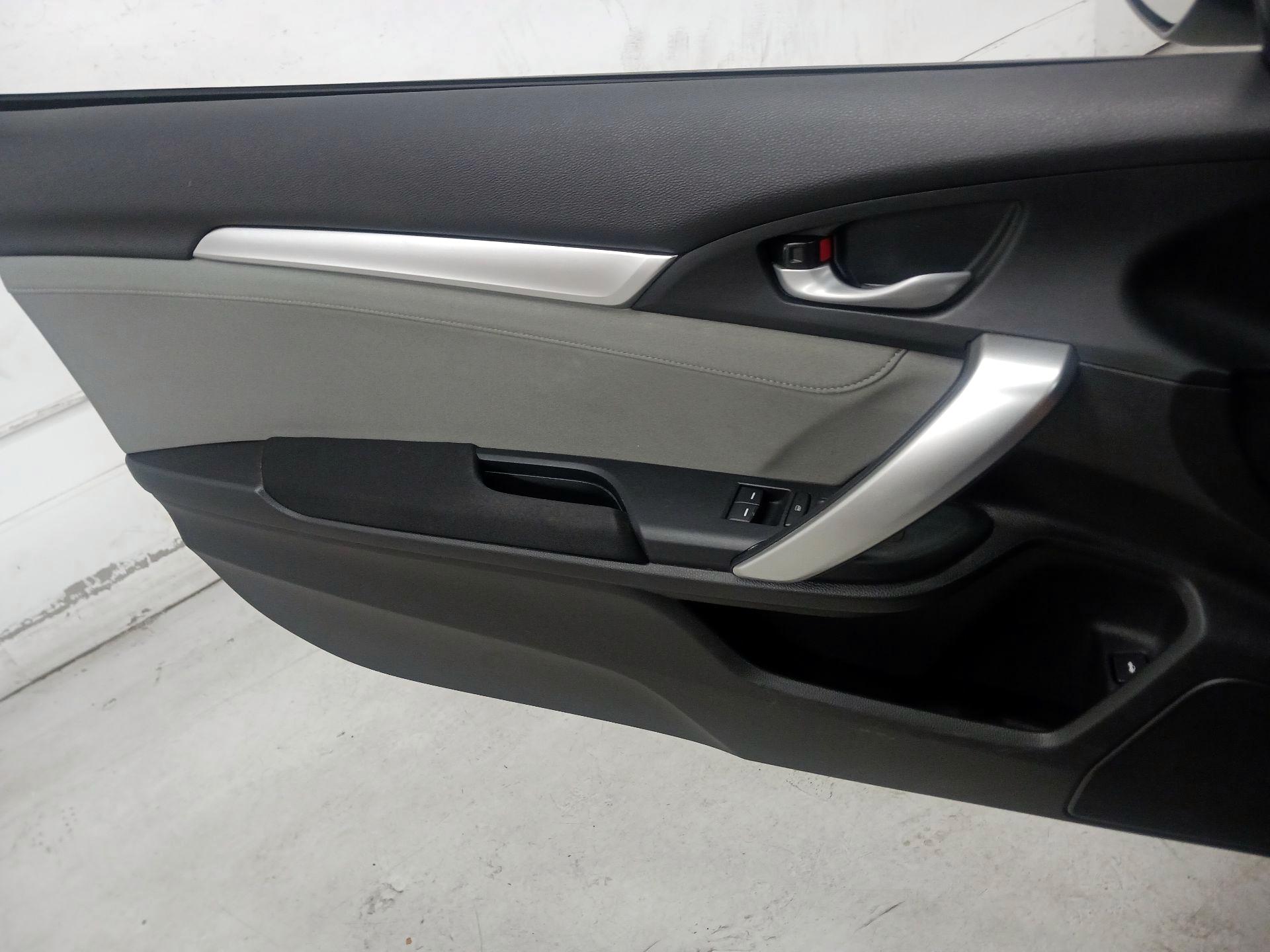 Thumbnail: 2017 Honda Civic - 12