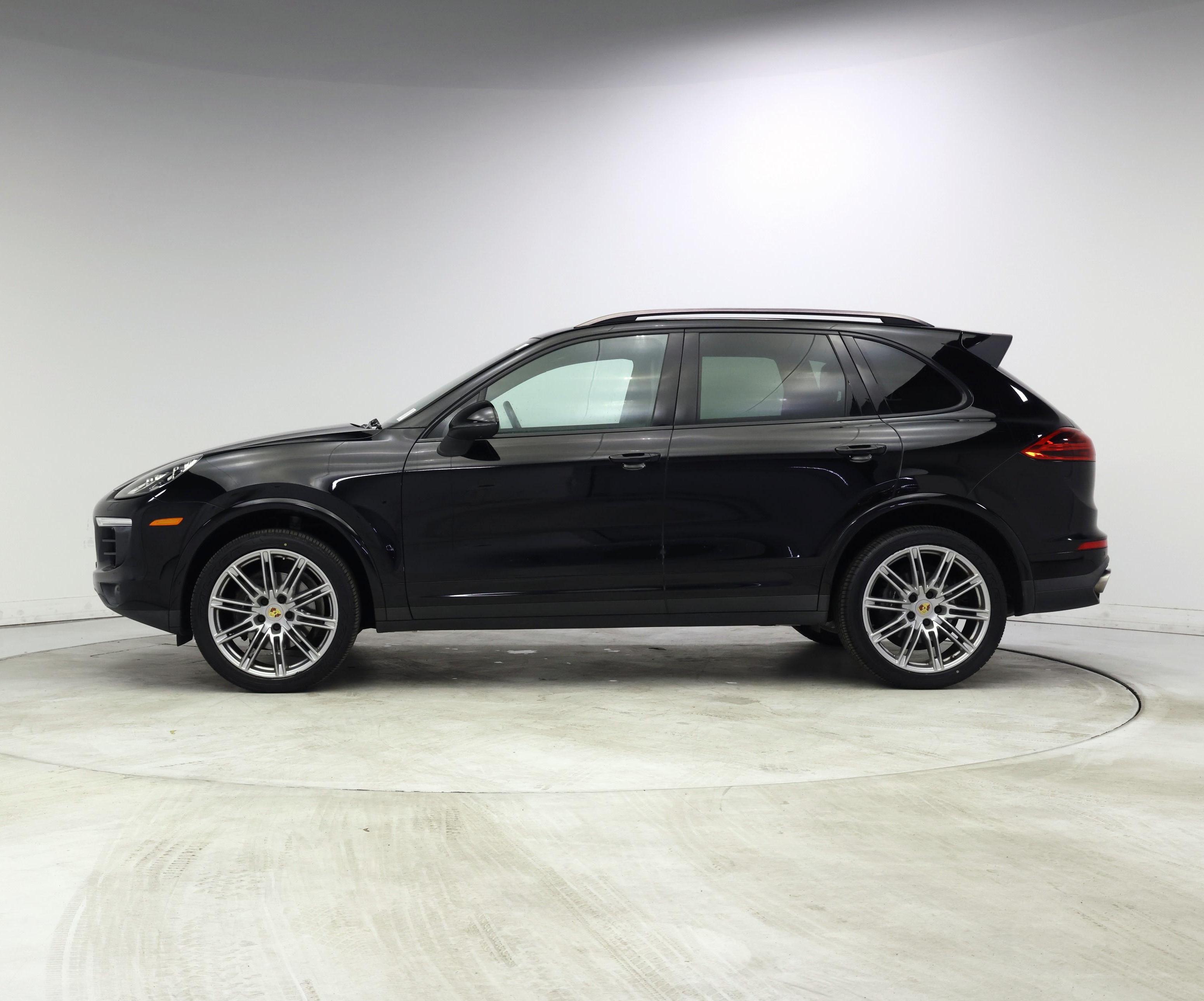 Thumbnail: 2017 Porsche Cayenne - 3