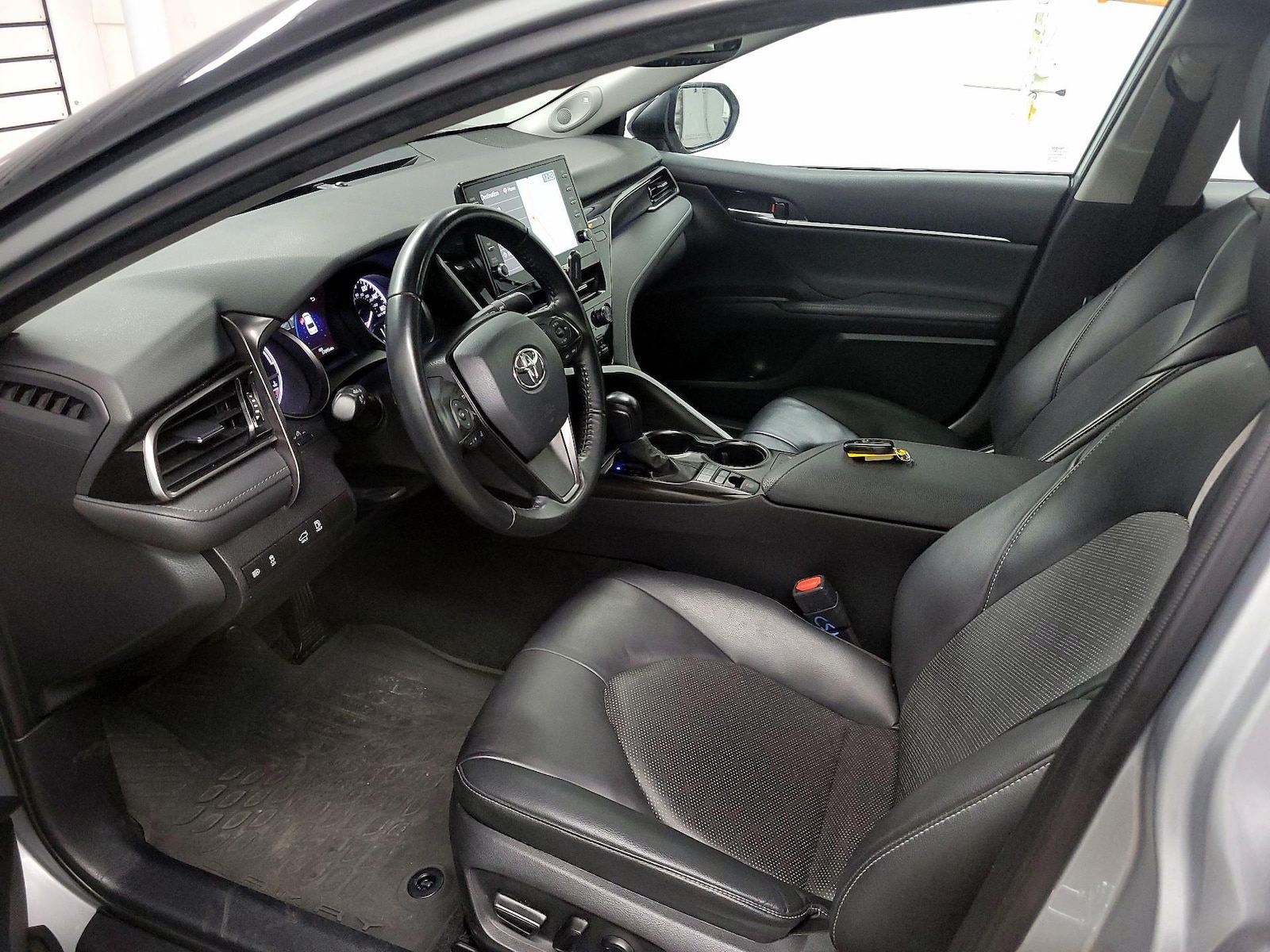 2022 Toyota Camry XSE - Photo 12