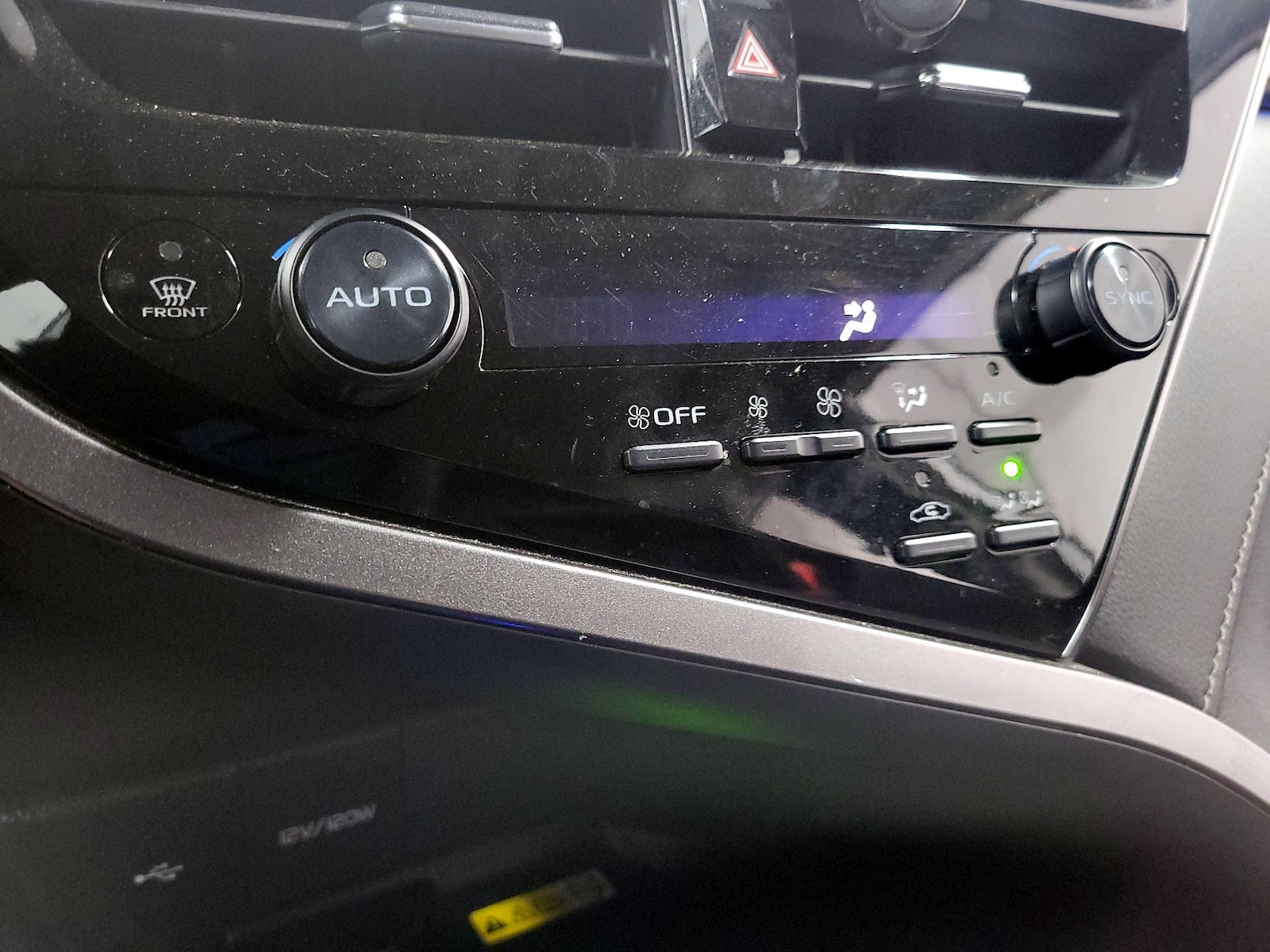 2022 Toyota Camry XSE - Photo 18