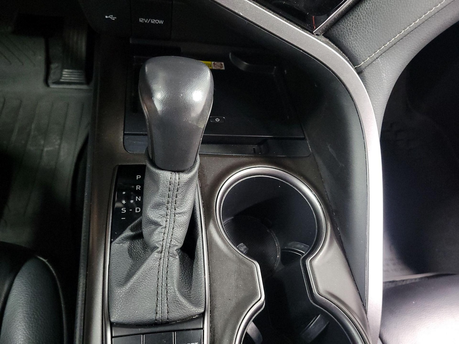 2022 Toyota Camry XSE - Photo 19