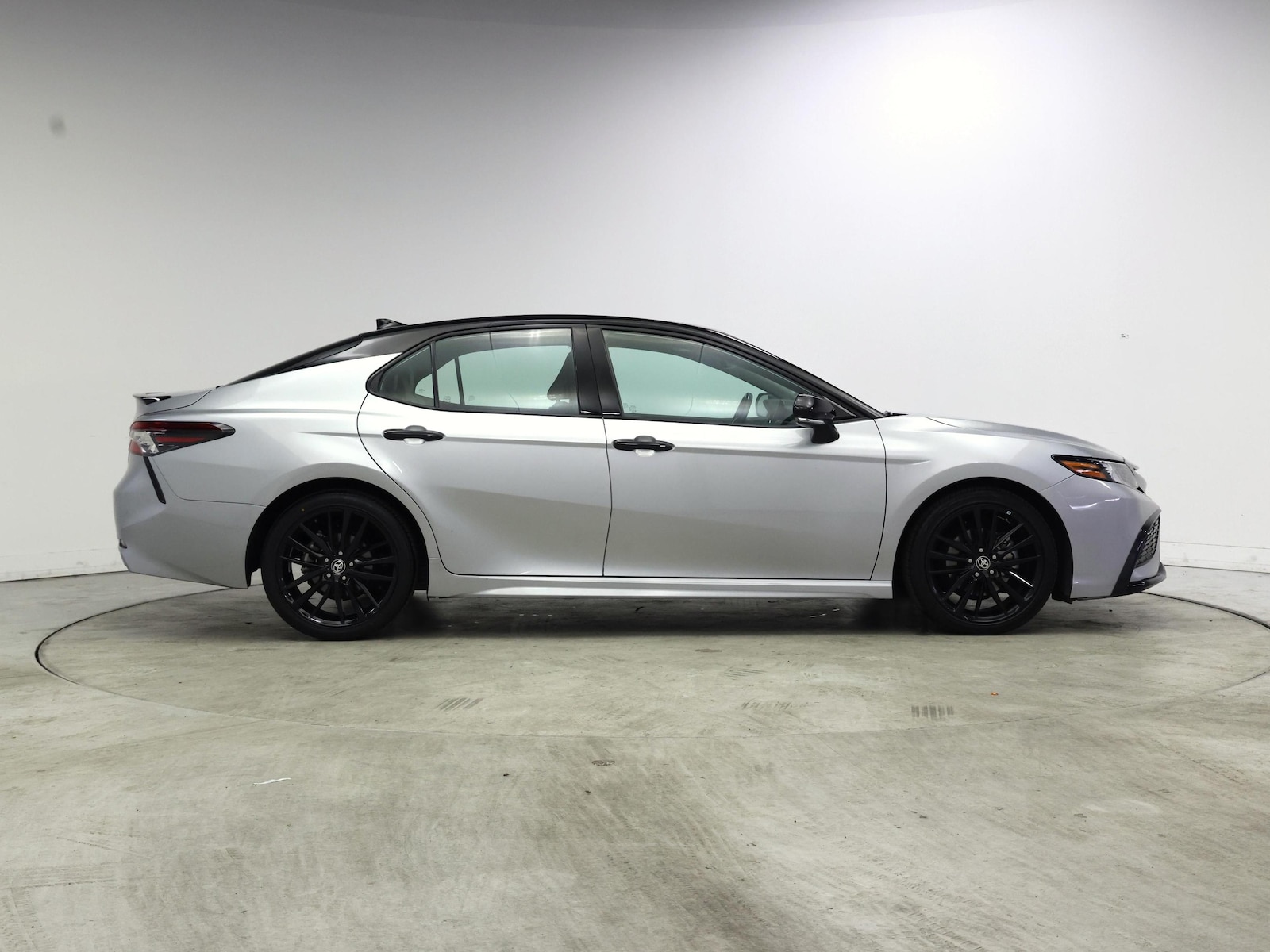 2022 Toyota Camry XSE - Photo 8