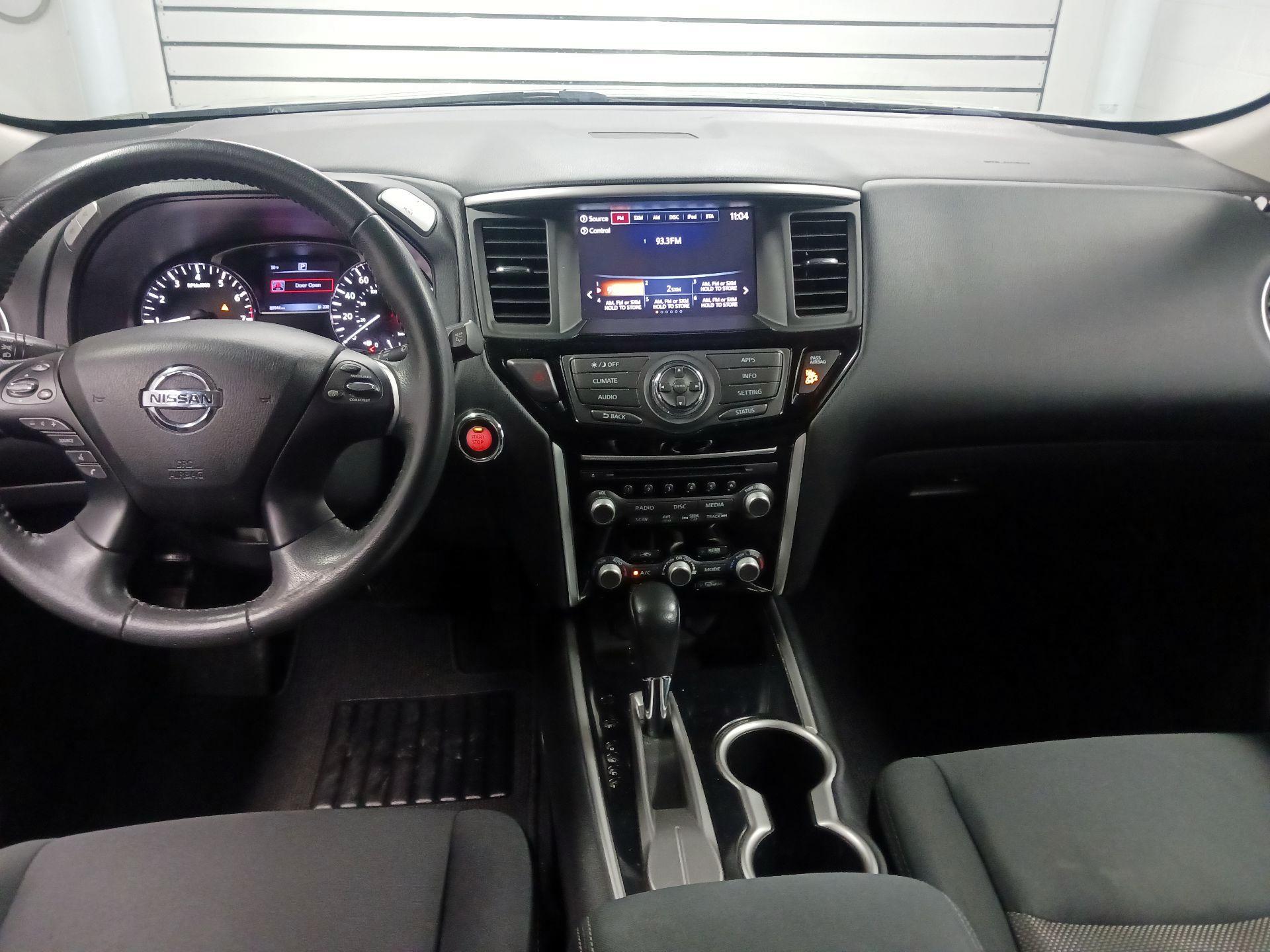 Thumbnail: 2017 Nissan Pathfinder - 9