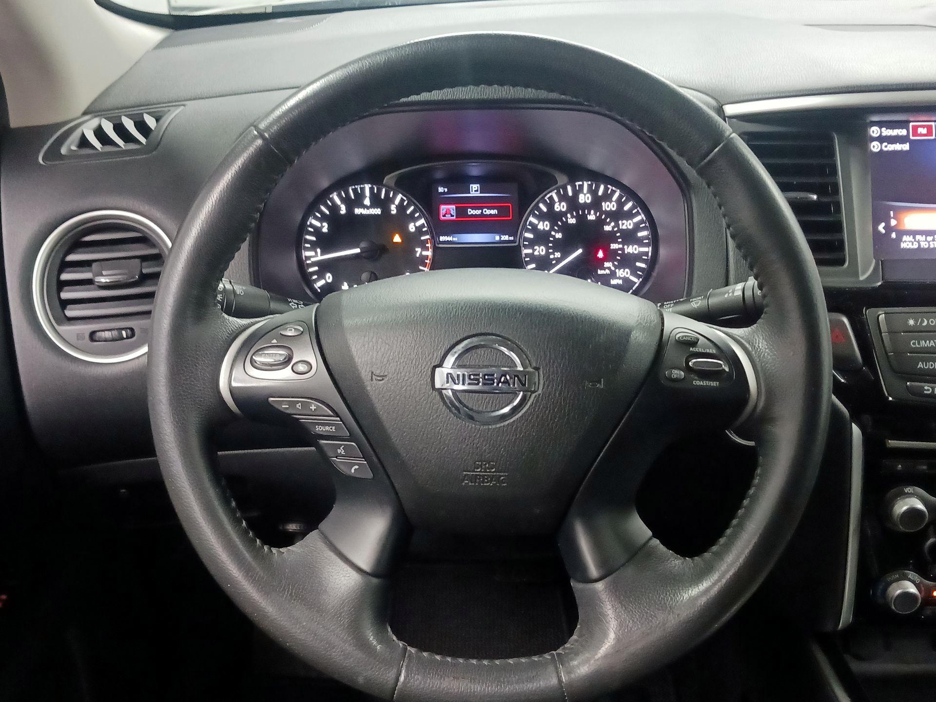 Thumbnail: 2017 Nissan Pathfinder - 10