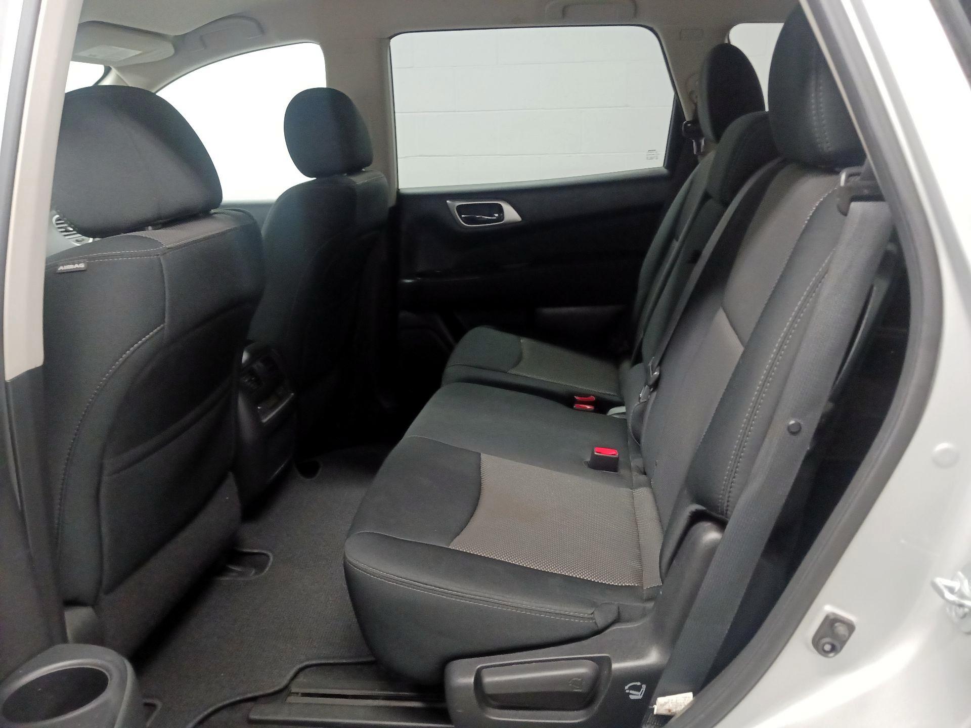Thumbnail: 2017 Nissan Pathfinder - 18