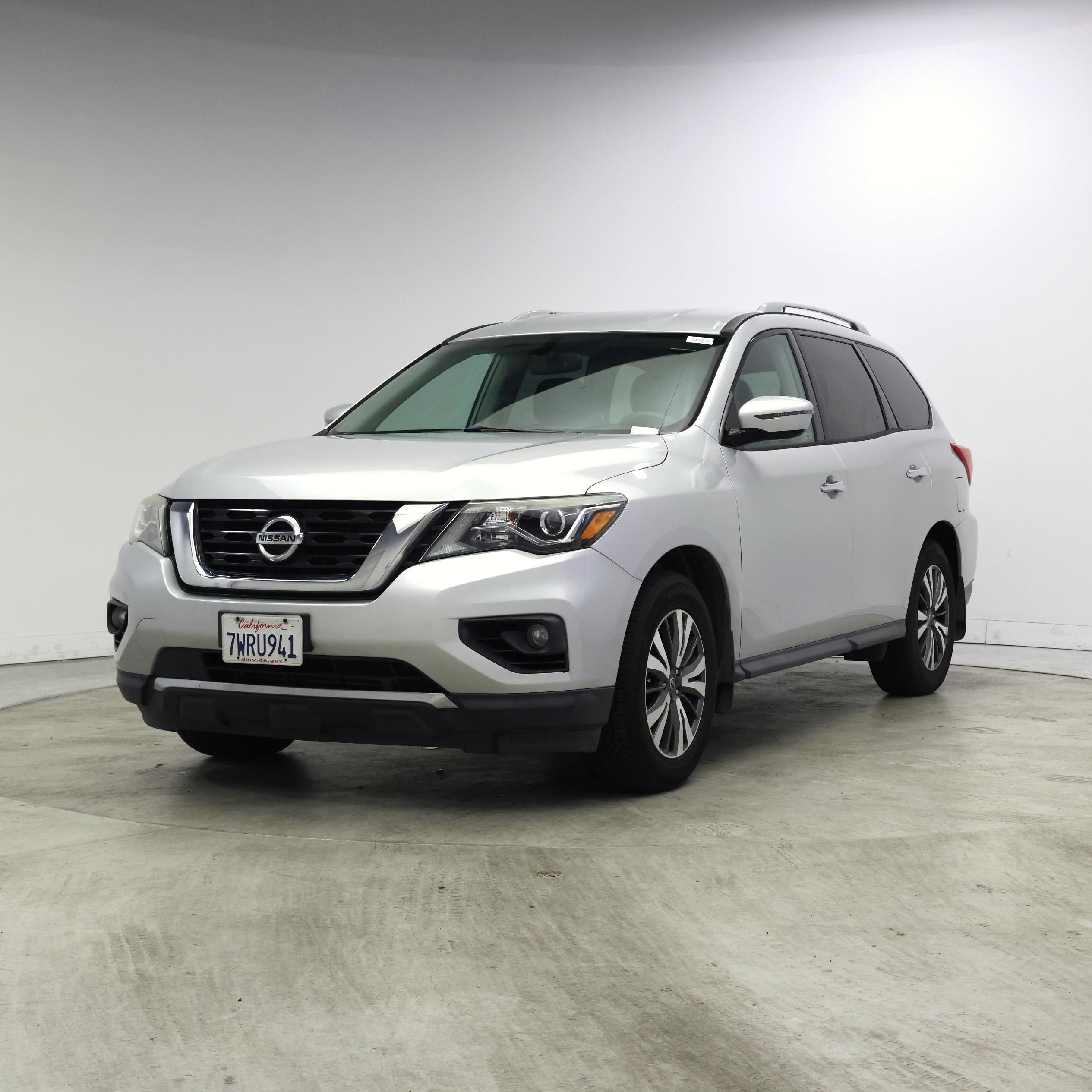 Thumbnail: 2017 Nissan Pathfinder - 4