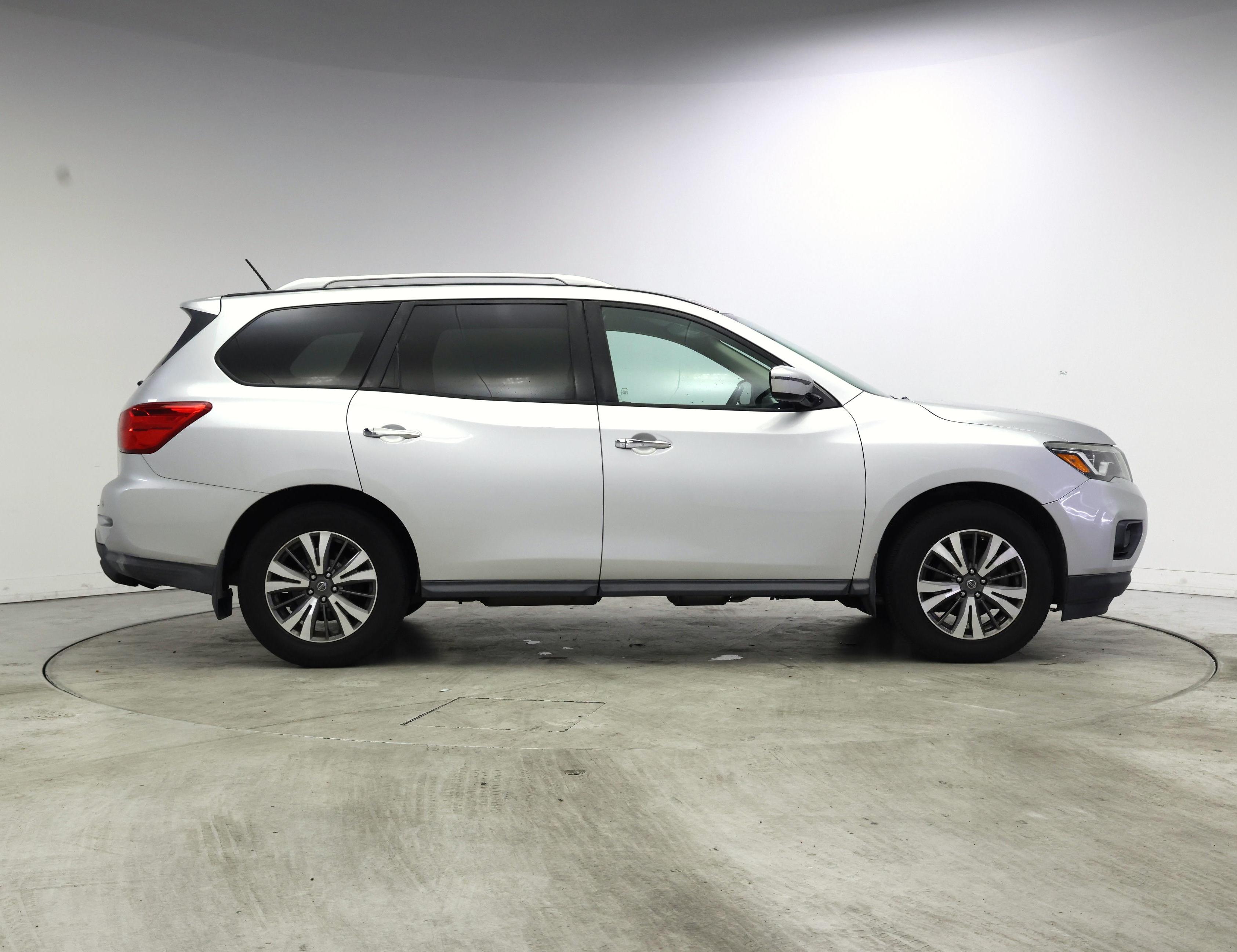 Thumbnail: 2017 Nissan Pathfinder - 7