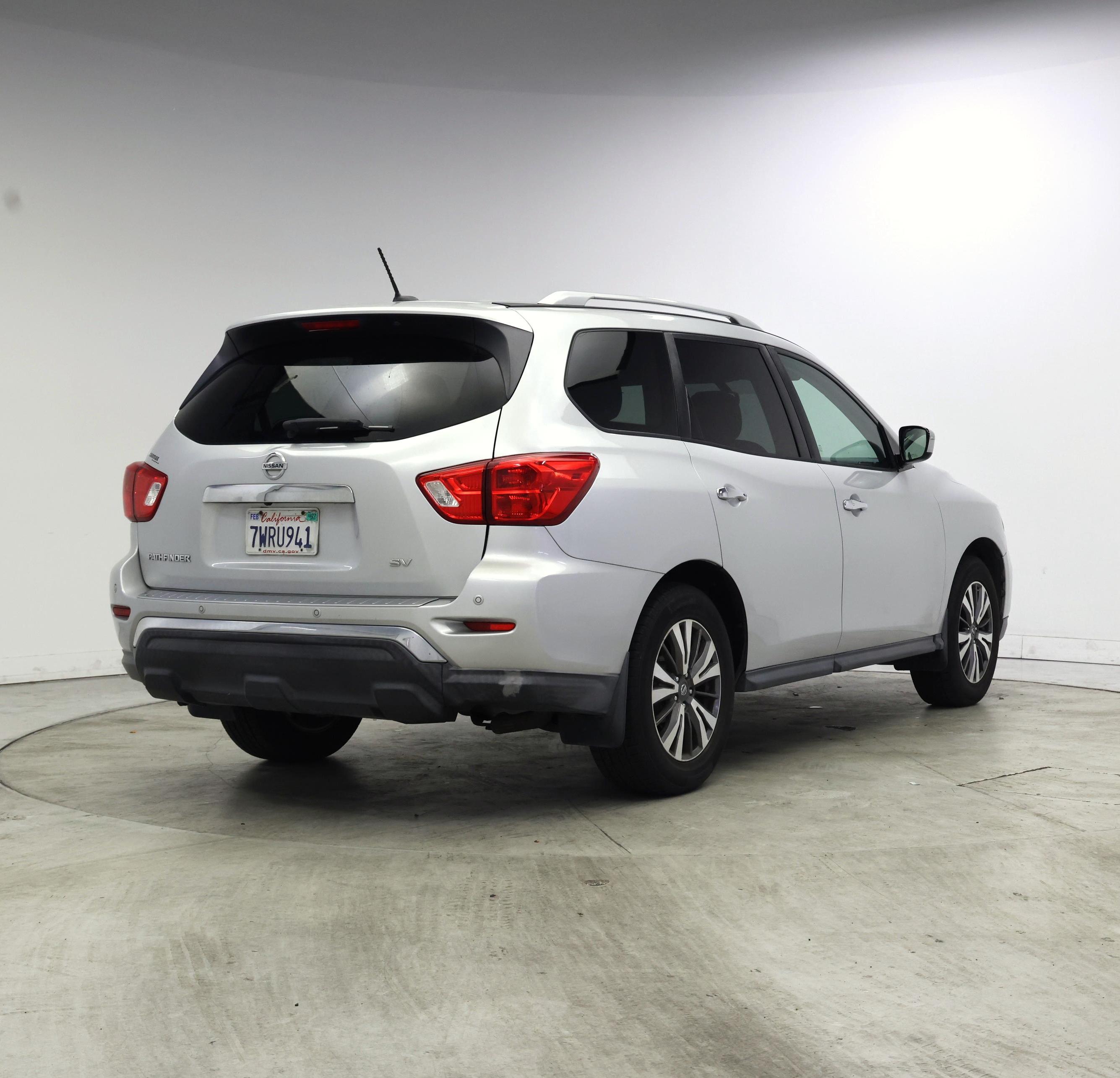 Thumbnail: 2017 Nissan Pathfinder - 8