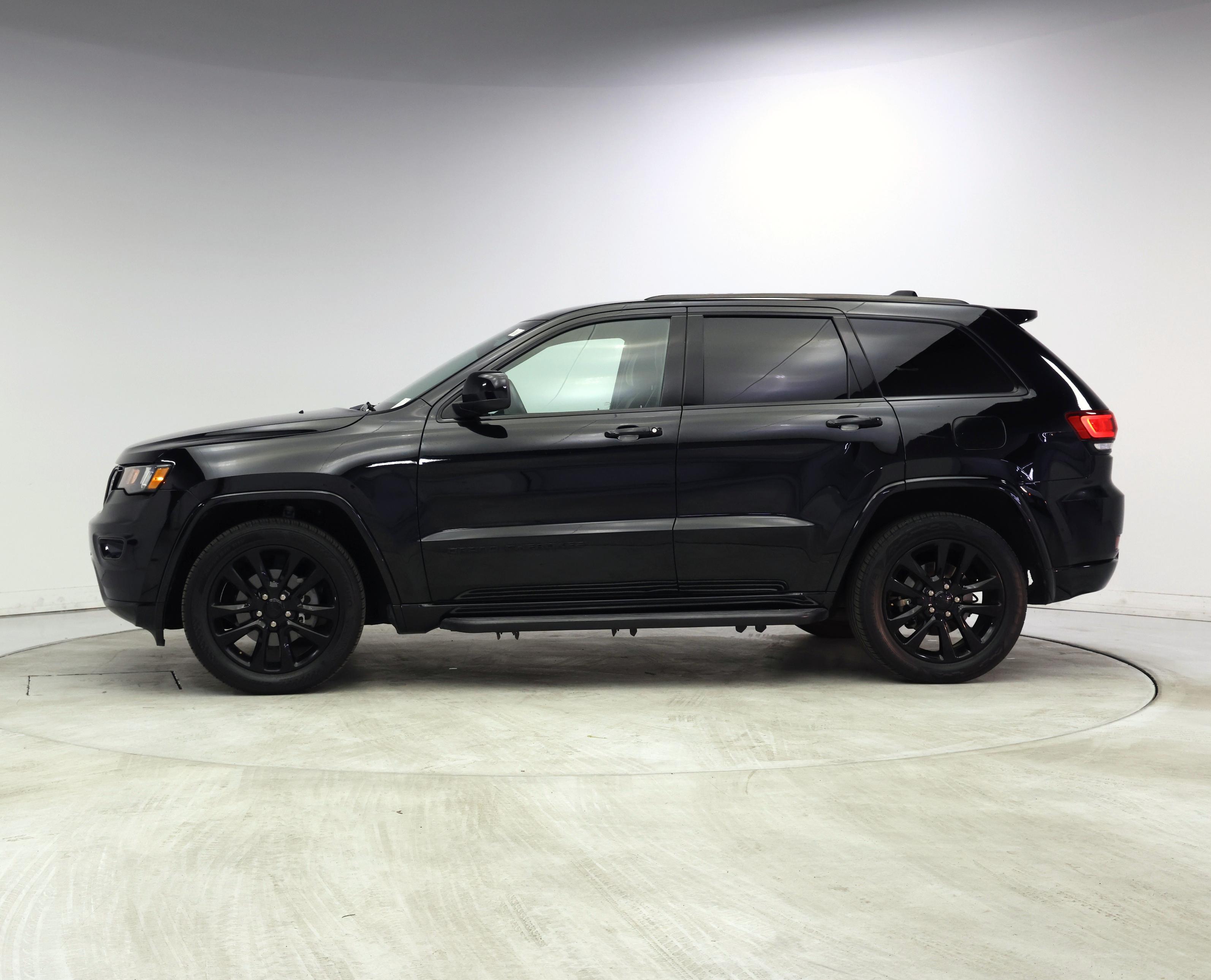 Thumbnail: 2018 Jeep Grand Cherokee - 3