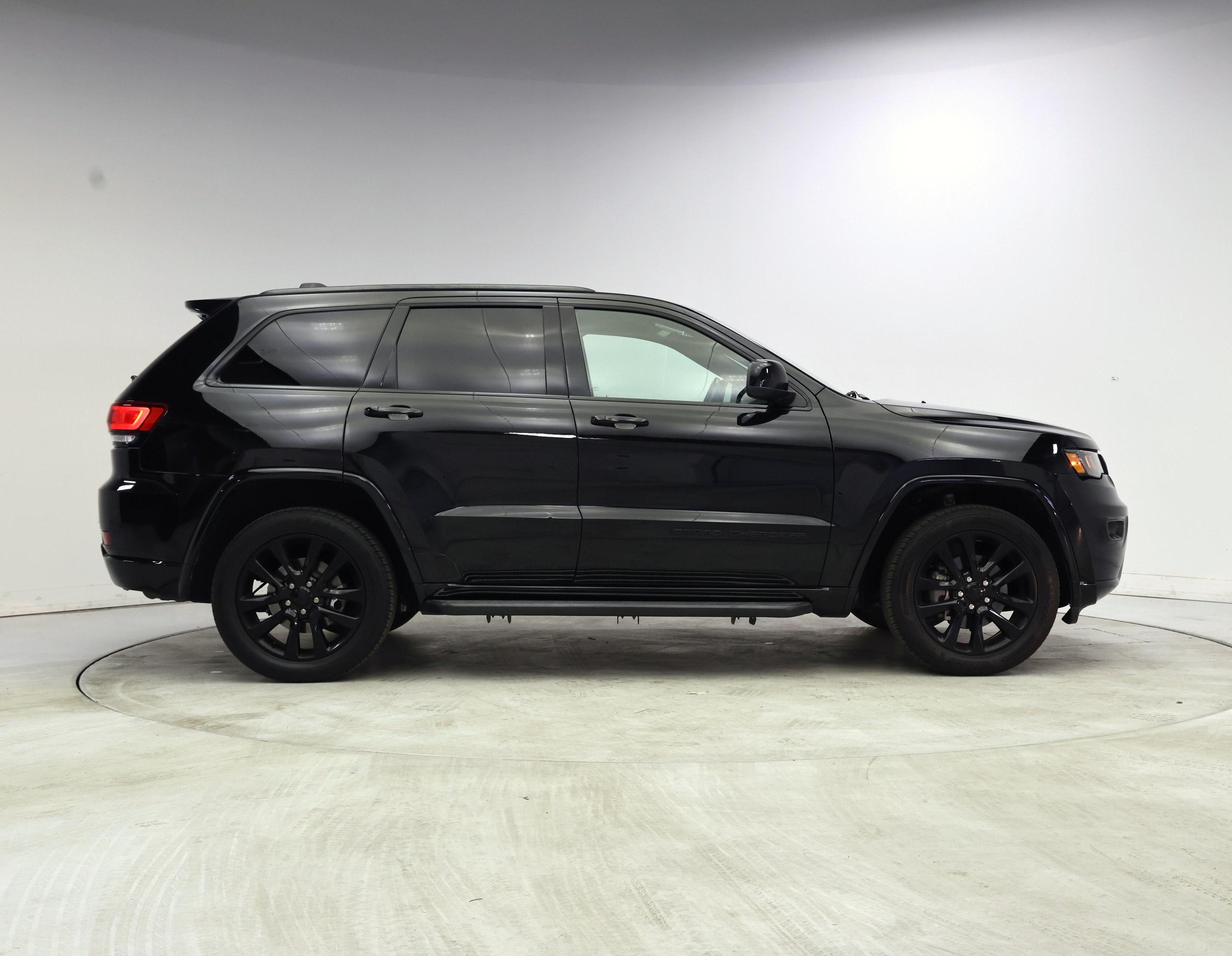 Thumbnail: 2018 Jeep Grand Cherokee - 7