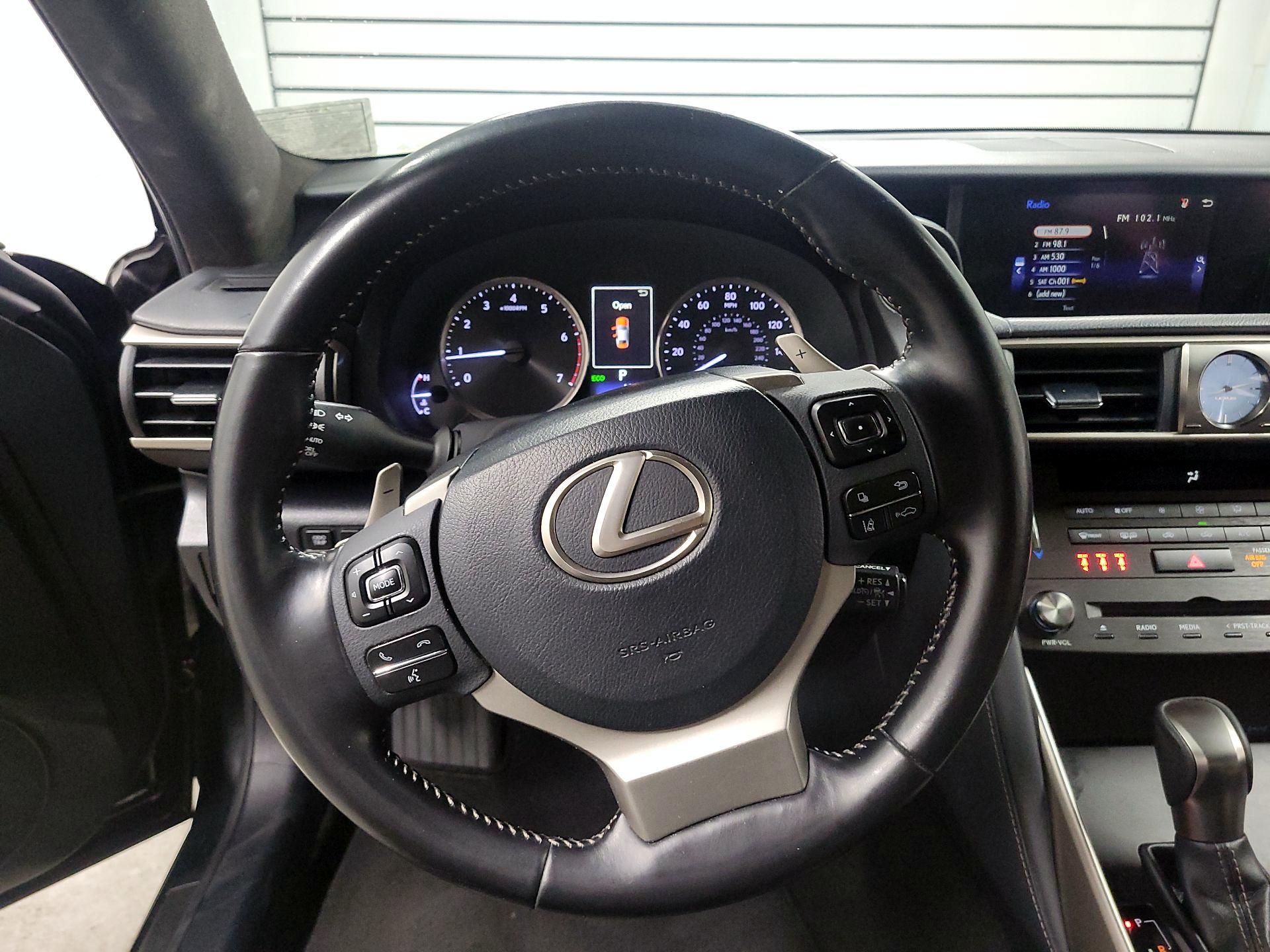 Thumbnail: 2019 Lexus IS - 10