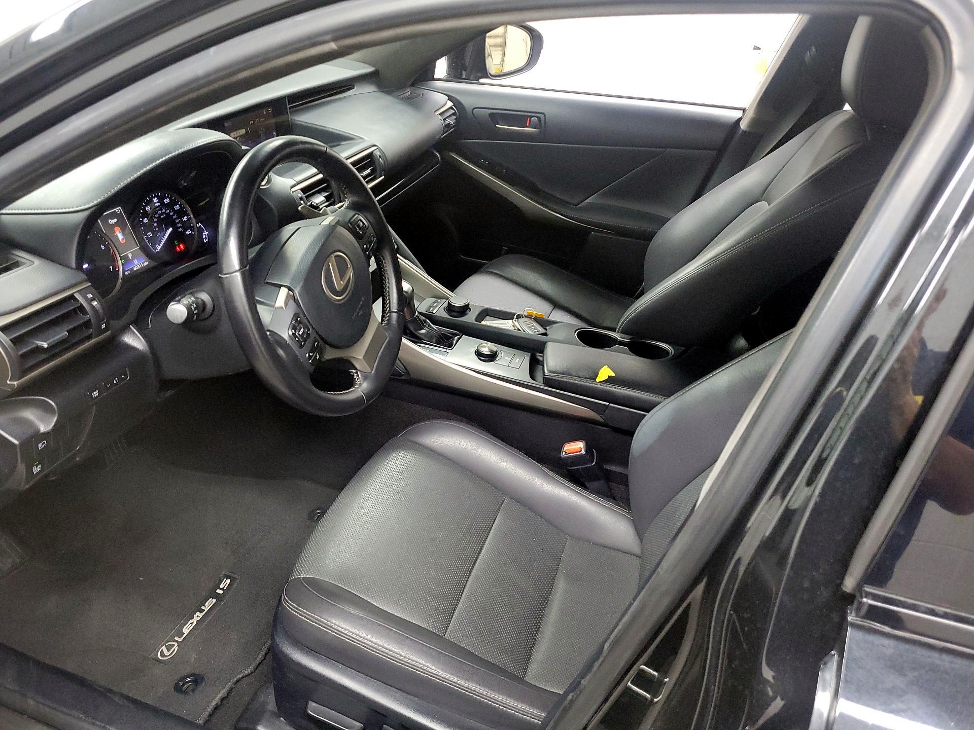 Thumbnail: 2019 Lexus IS - 11