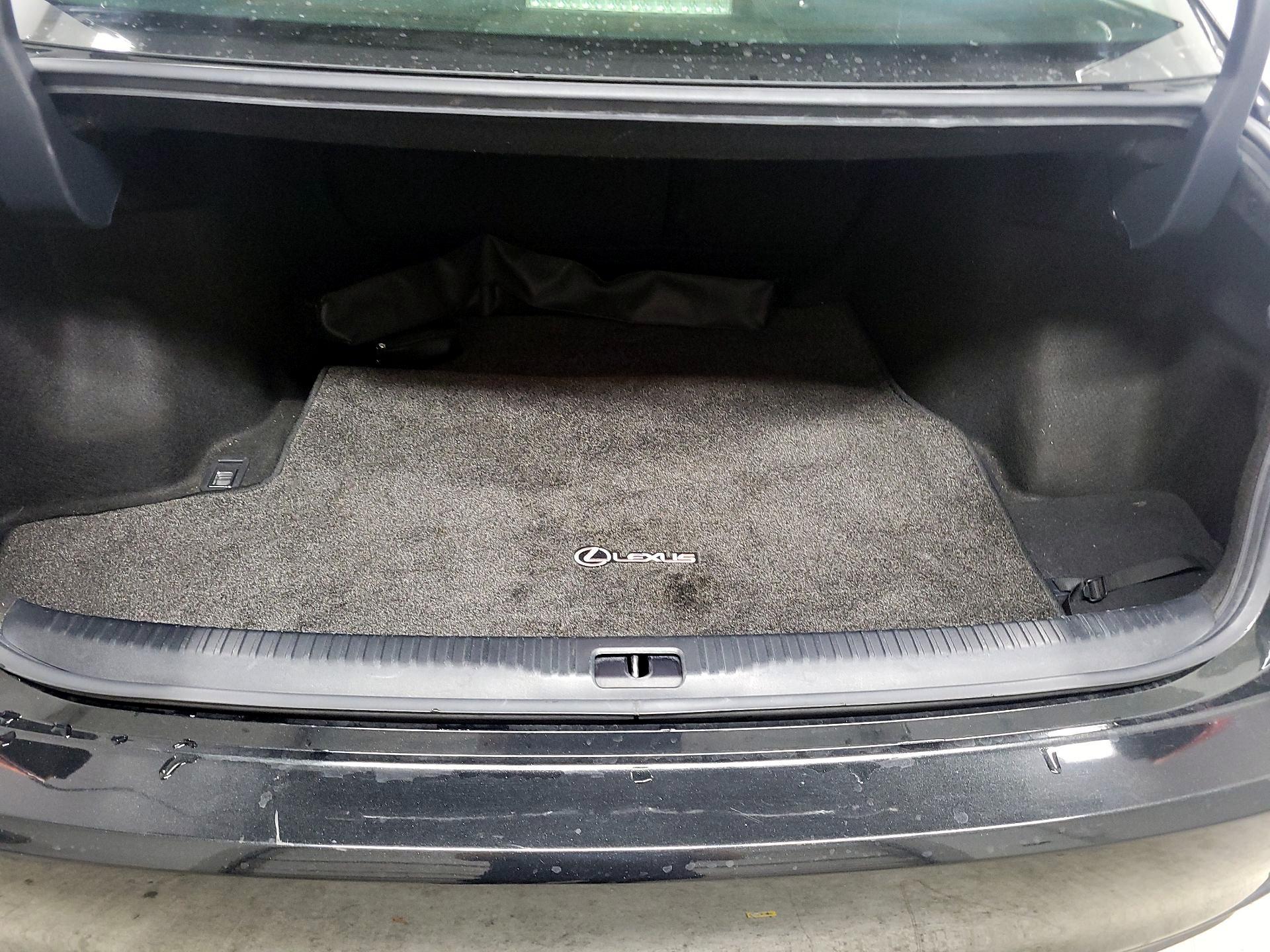 Thumbnail: 2019 Lexus IS - 18