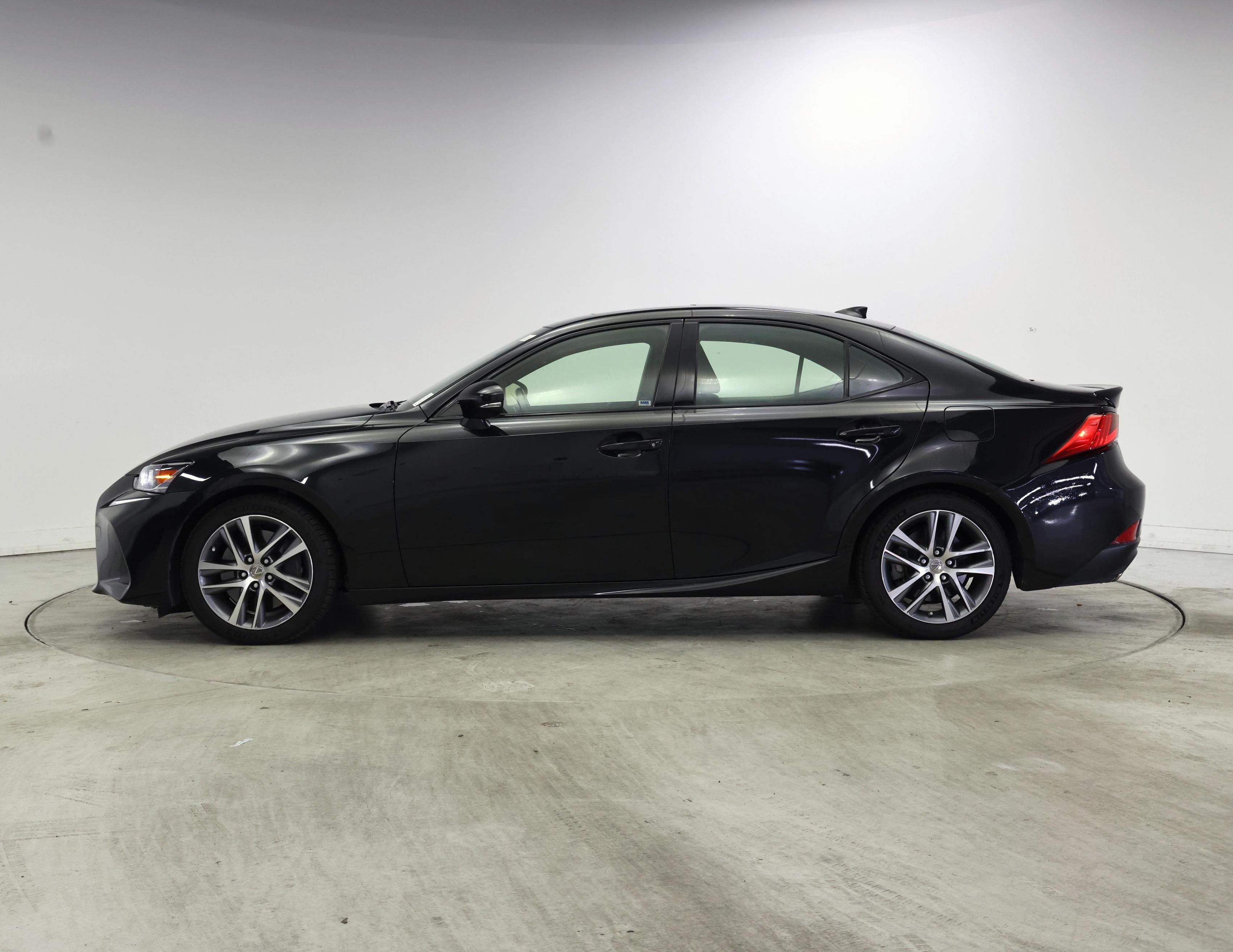 Thumbnail: 2019 Lexus IS - 3